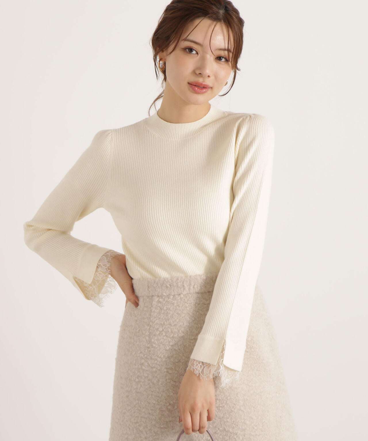 【加藤栞さん着用】レースドッキングスリーブニット
