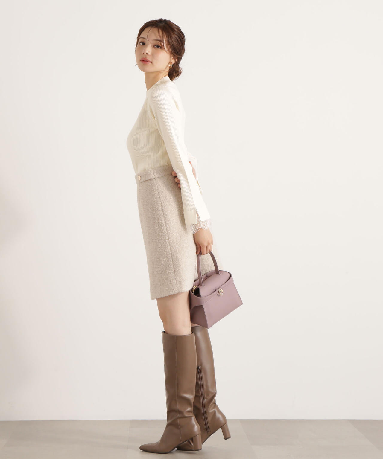 【加藤栞さん着用】レースドッキングスリーブニット