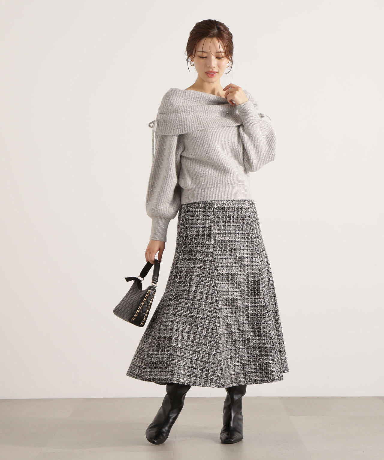 リボン付きオフショルニット