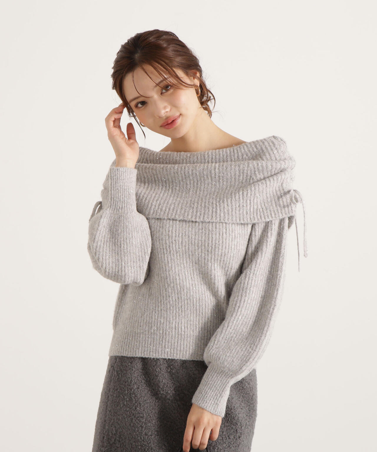 リボン付きオフショルニット