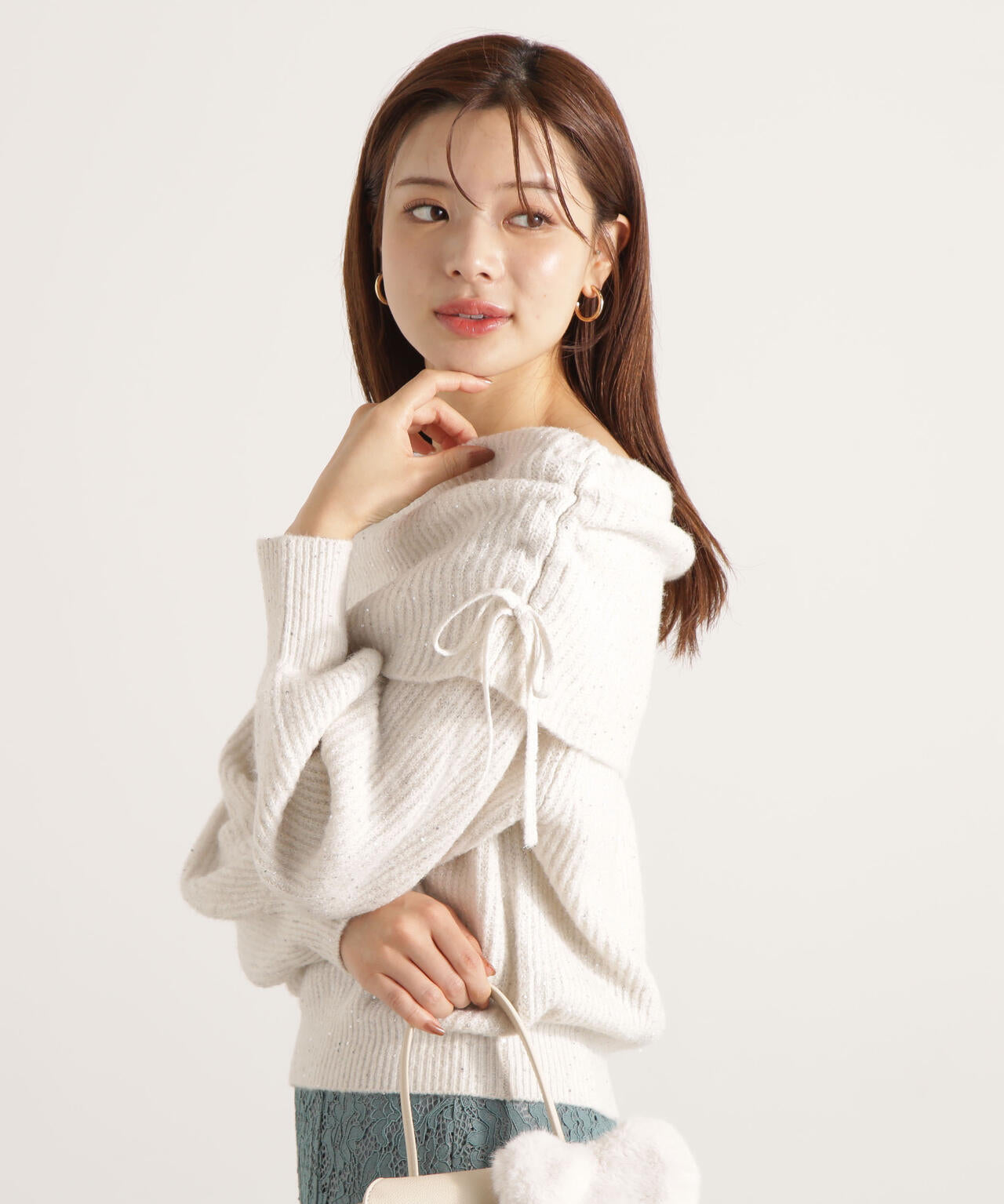 リボン付きオフショルニット