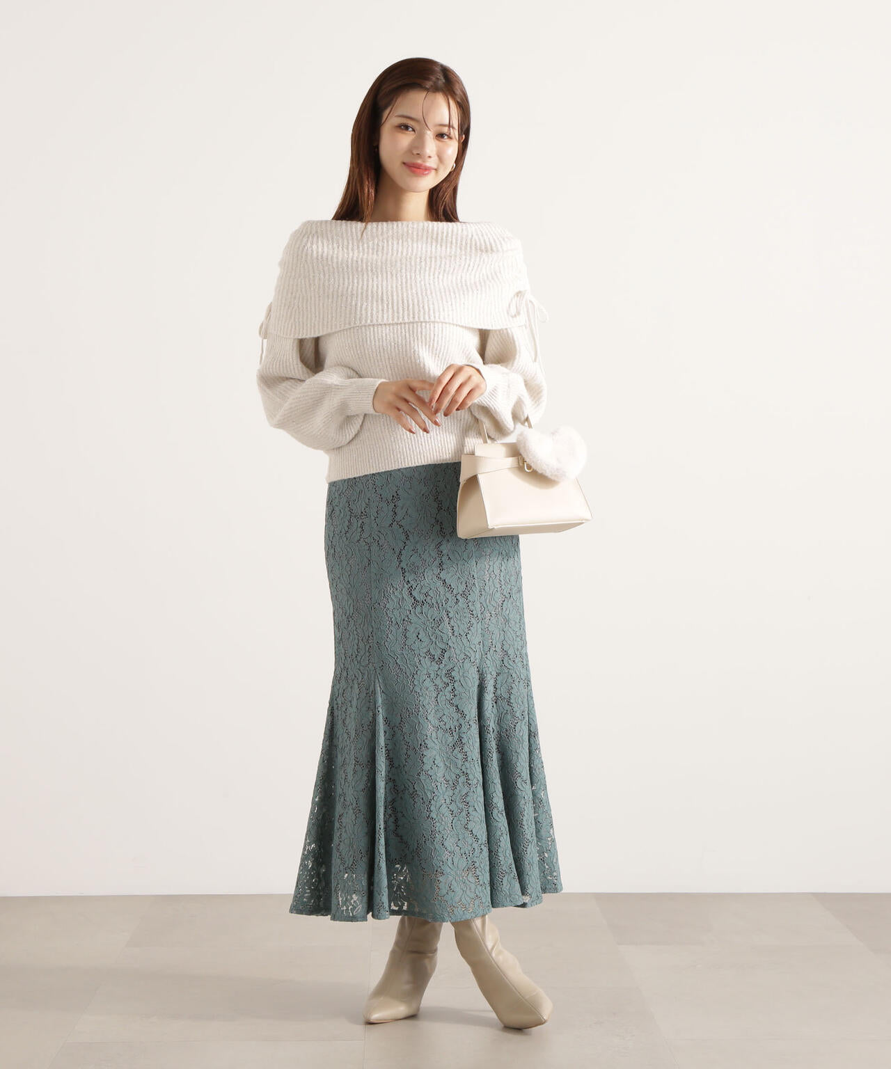 リボン付きオフショルニット