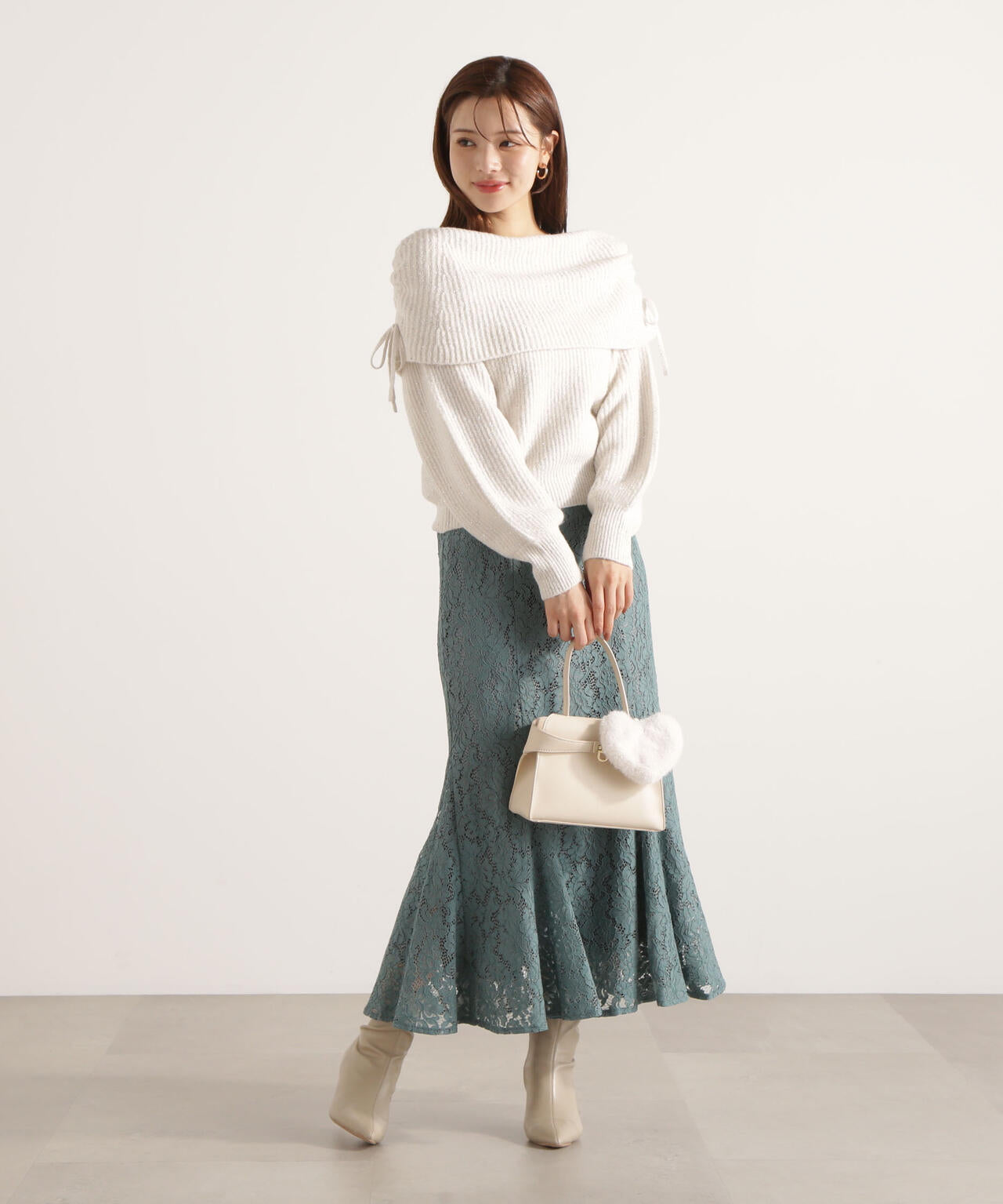 リボン付きオフショルニット