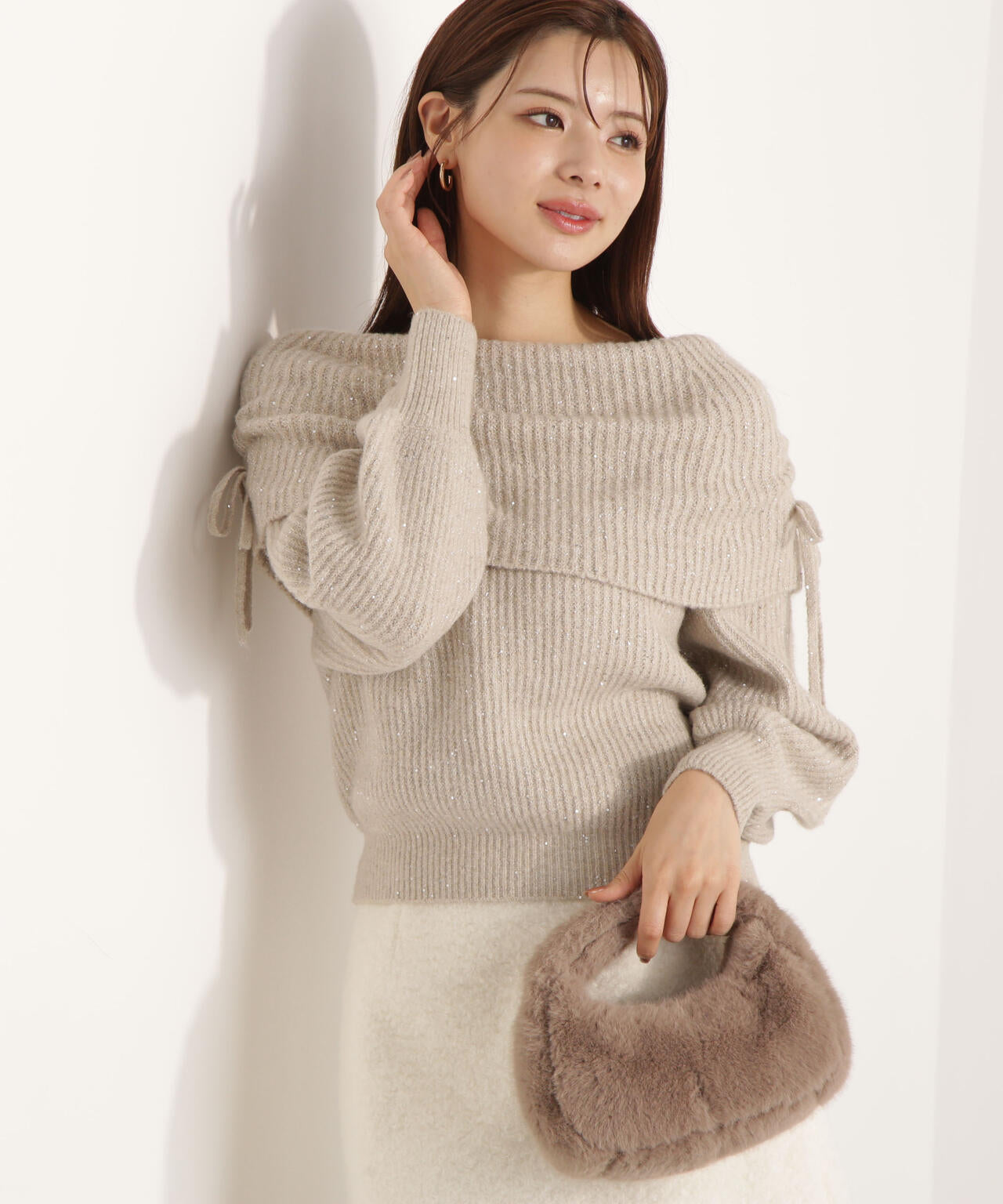 リボン付きオフショルニット