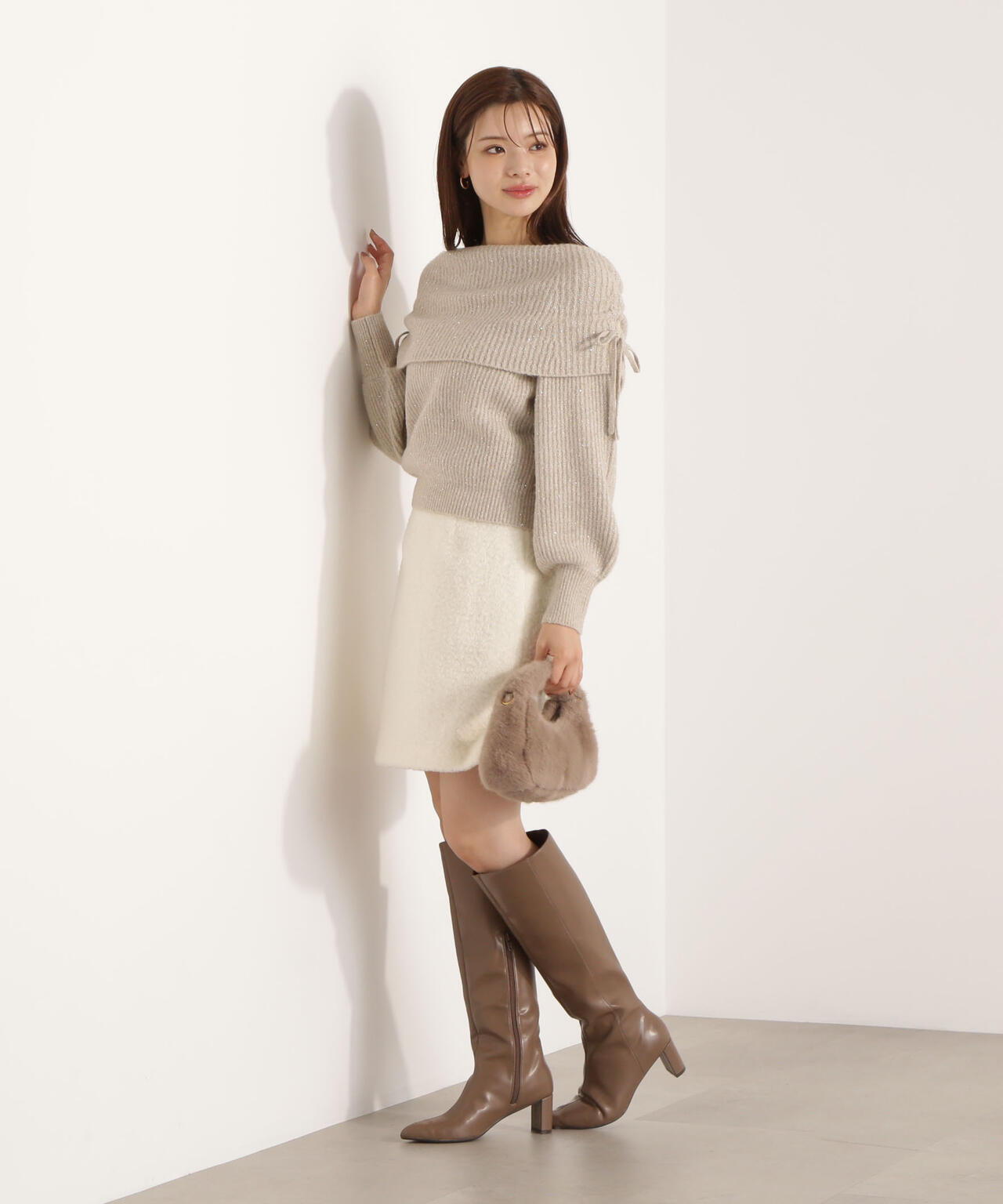 リボン付きオフショルニット