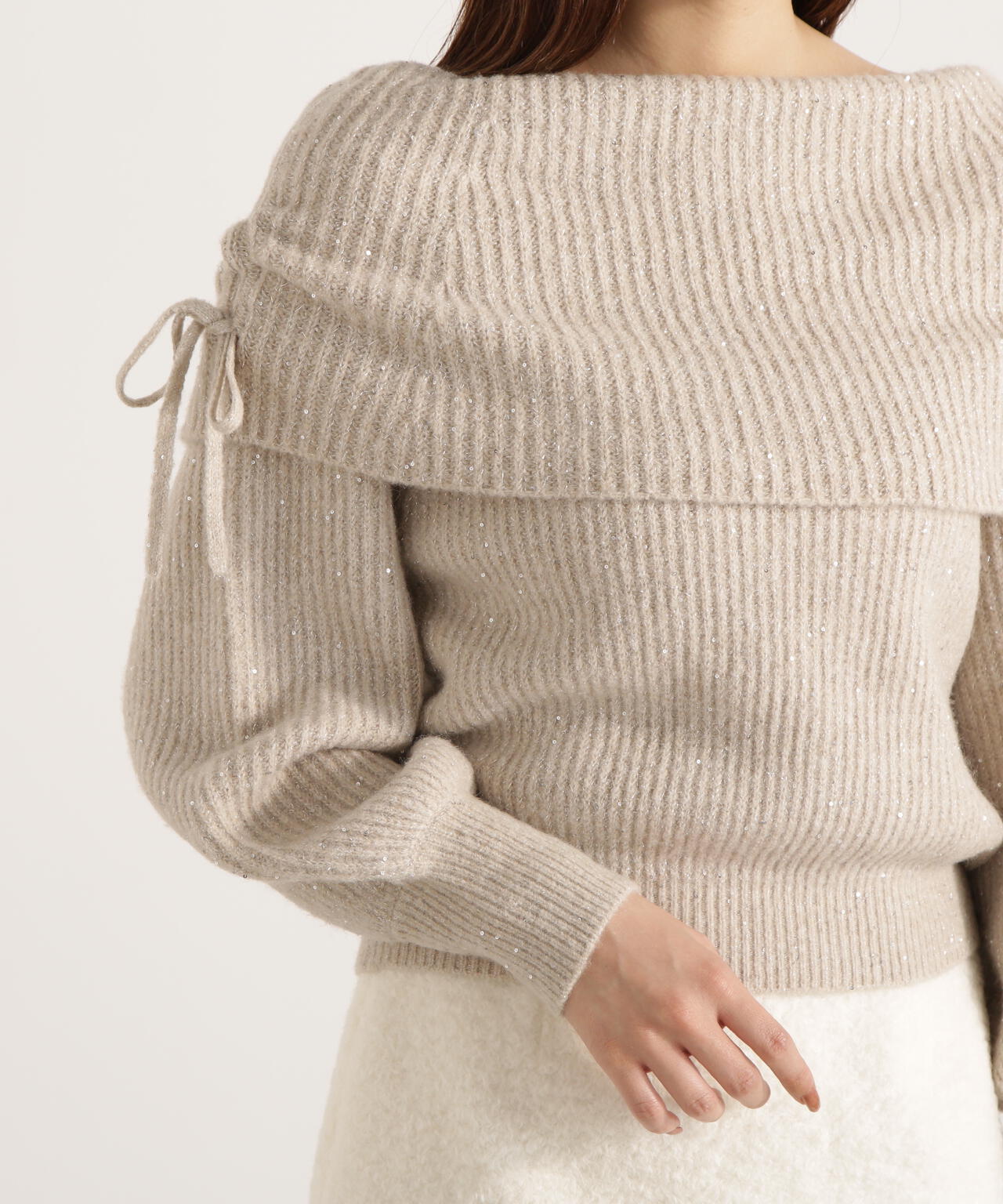 リボン付きオフショルニット