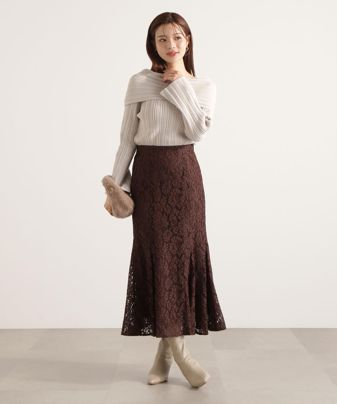 【加藤栞さん着用】ランダムリブオフショルニット