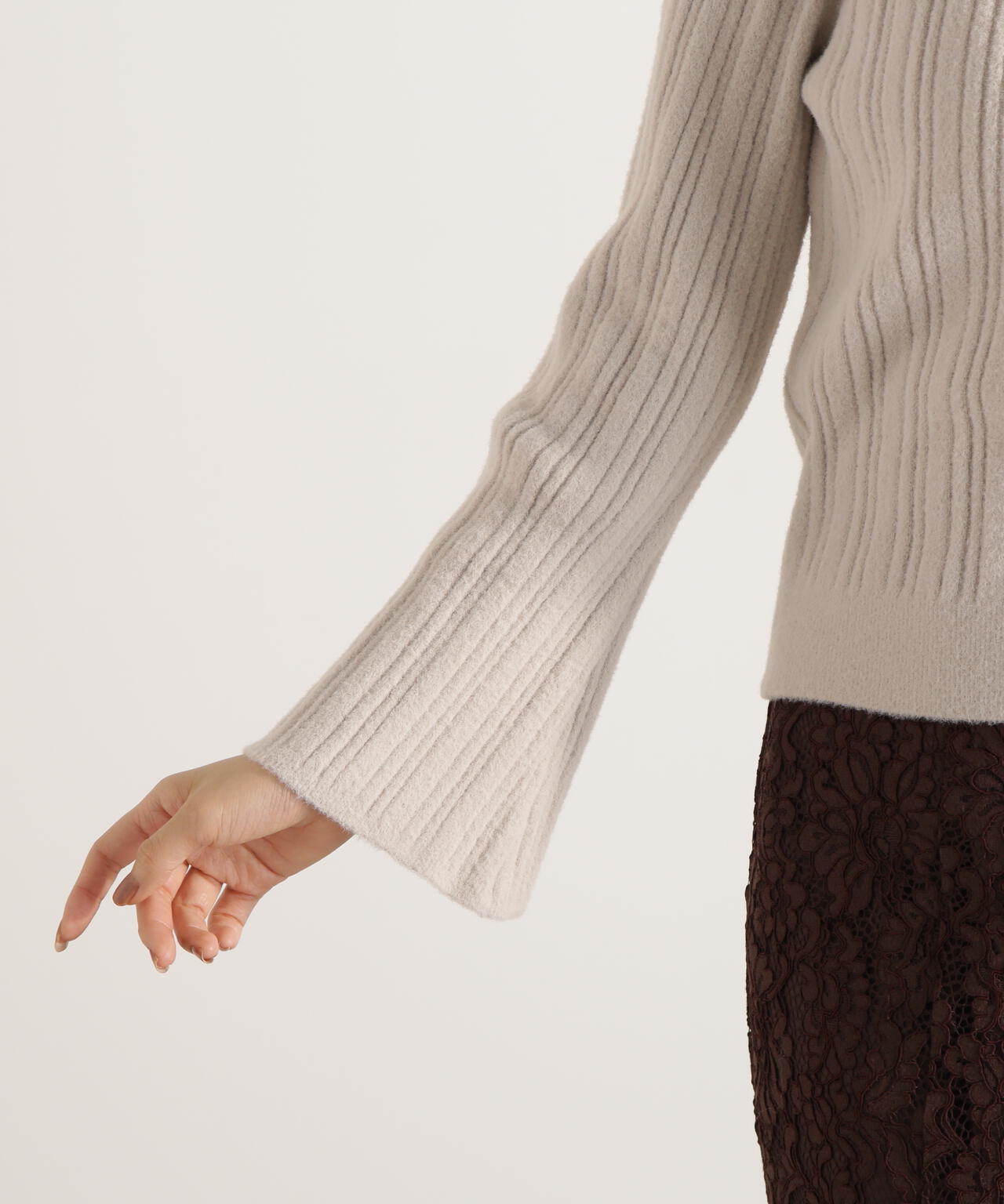 【加藤栞さん着用】ランダムリブオフショルニット