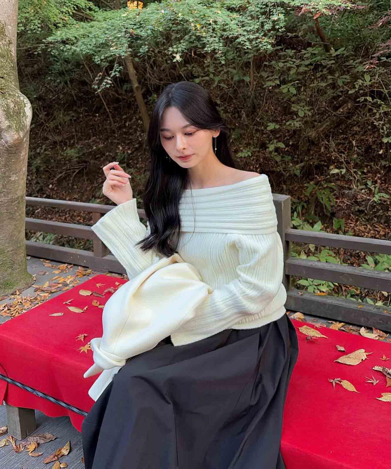 【加藤栞さん着用】ランダムリブオフショルニット