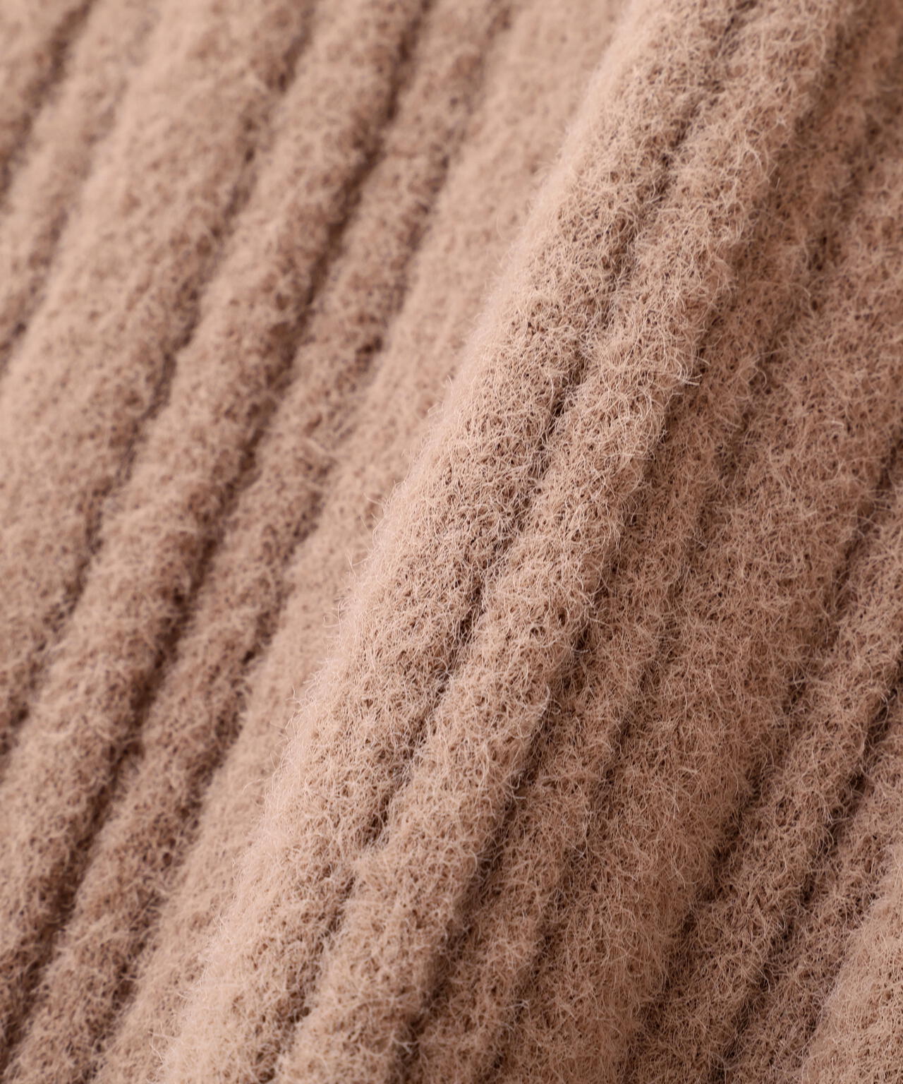 【加藤栞さん着用】ランダムリブオフショルニット