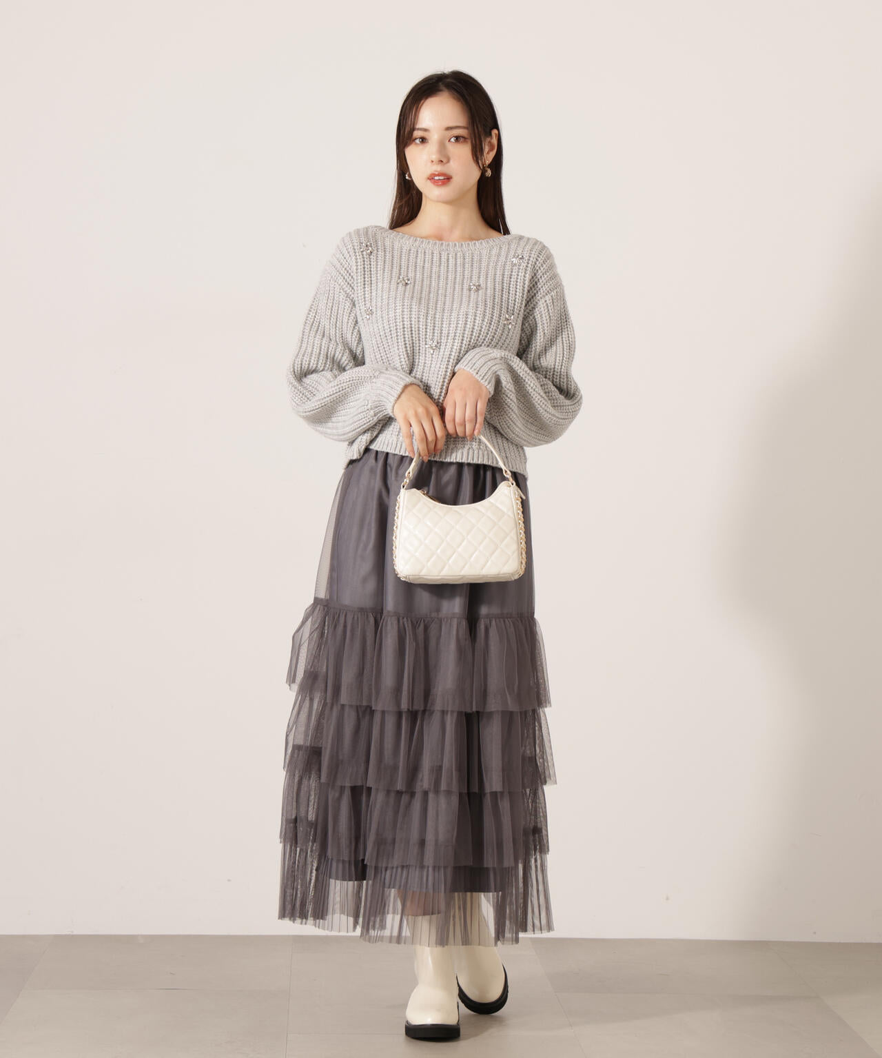 【加藤栞さん着用】ビジュー付畔ニット