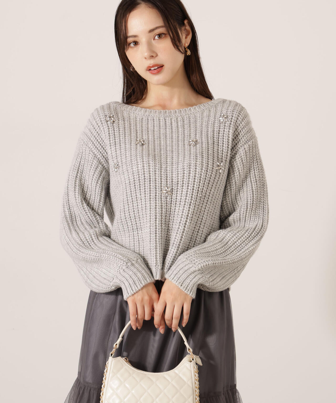 【加藤栞さん着用】ビジュー付畔ニット
