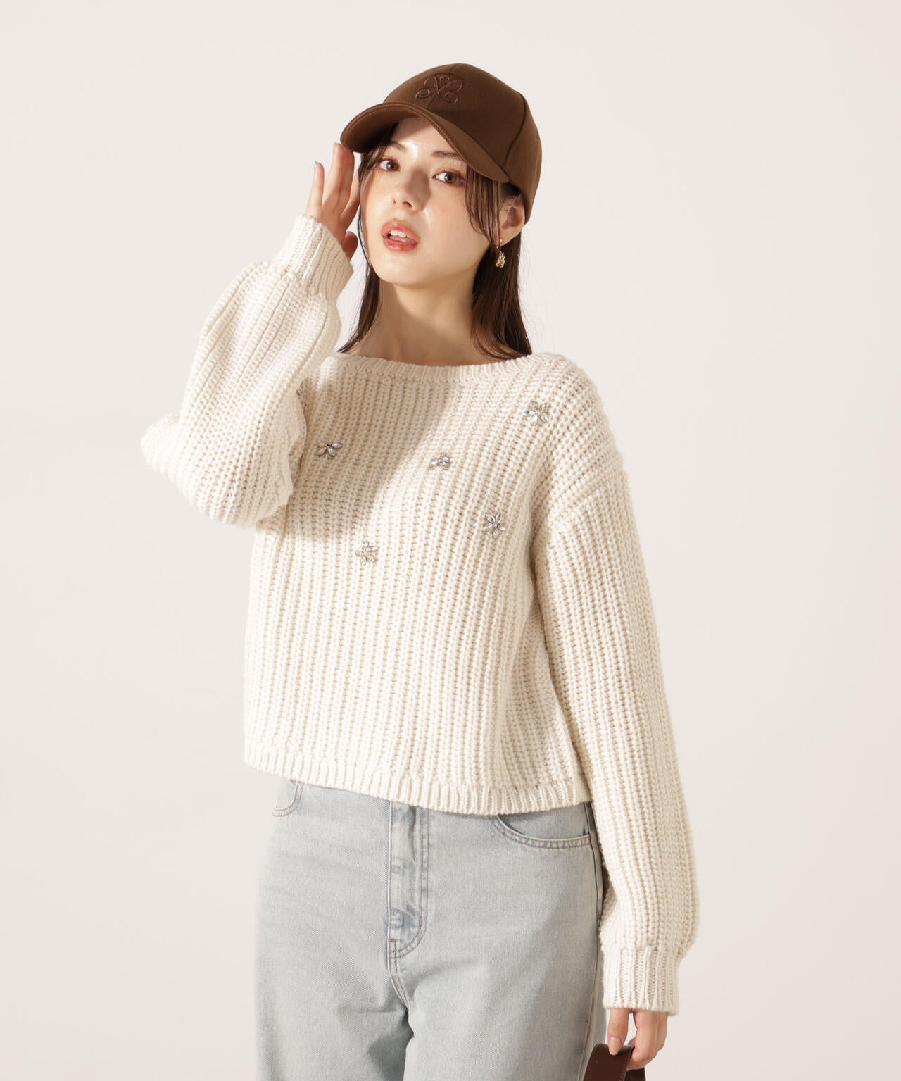 【加藤栞さん着用】ビジュー付畔ニット