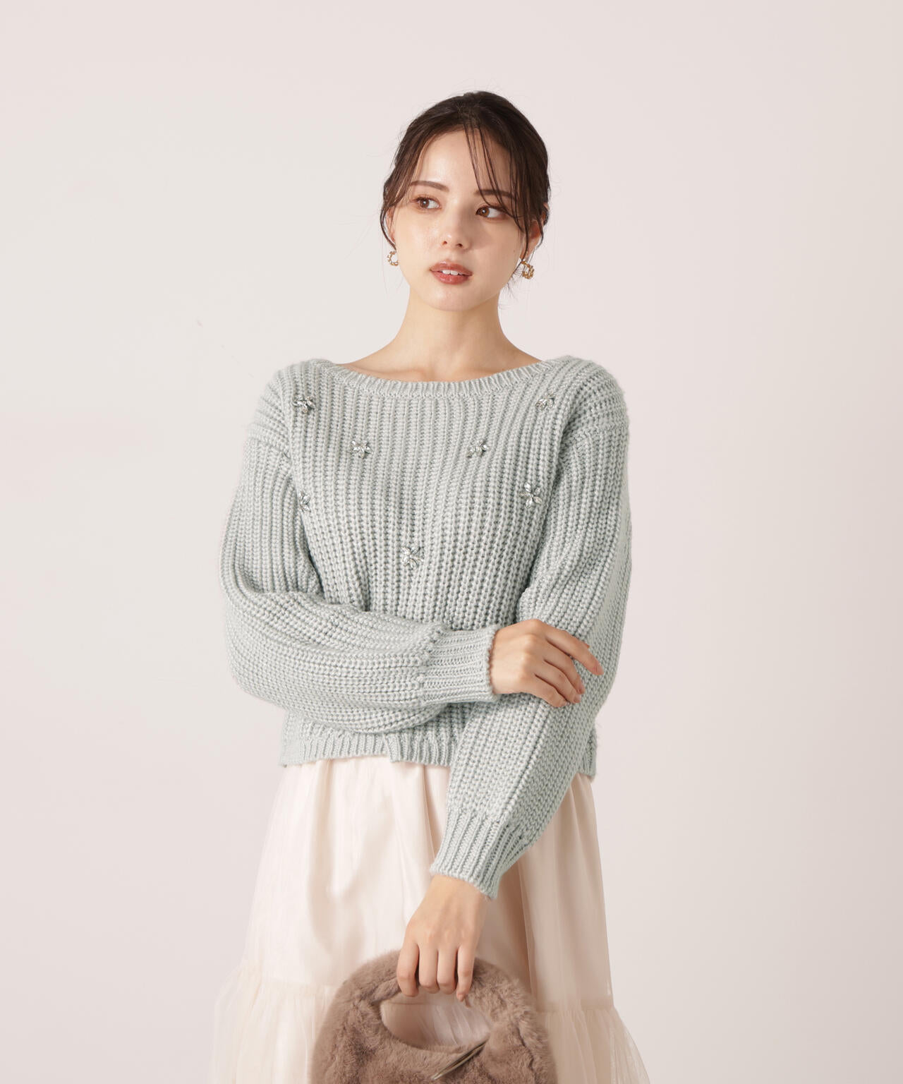【加藤栞さん着用】ビジュー付畔ニット