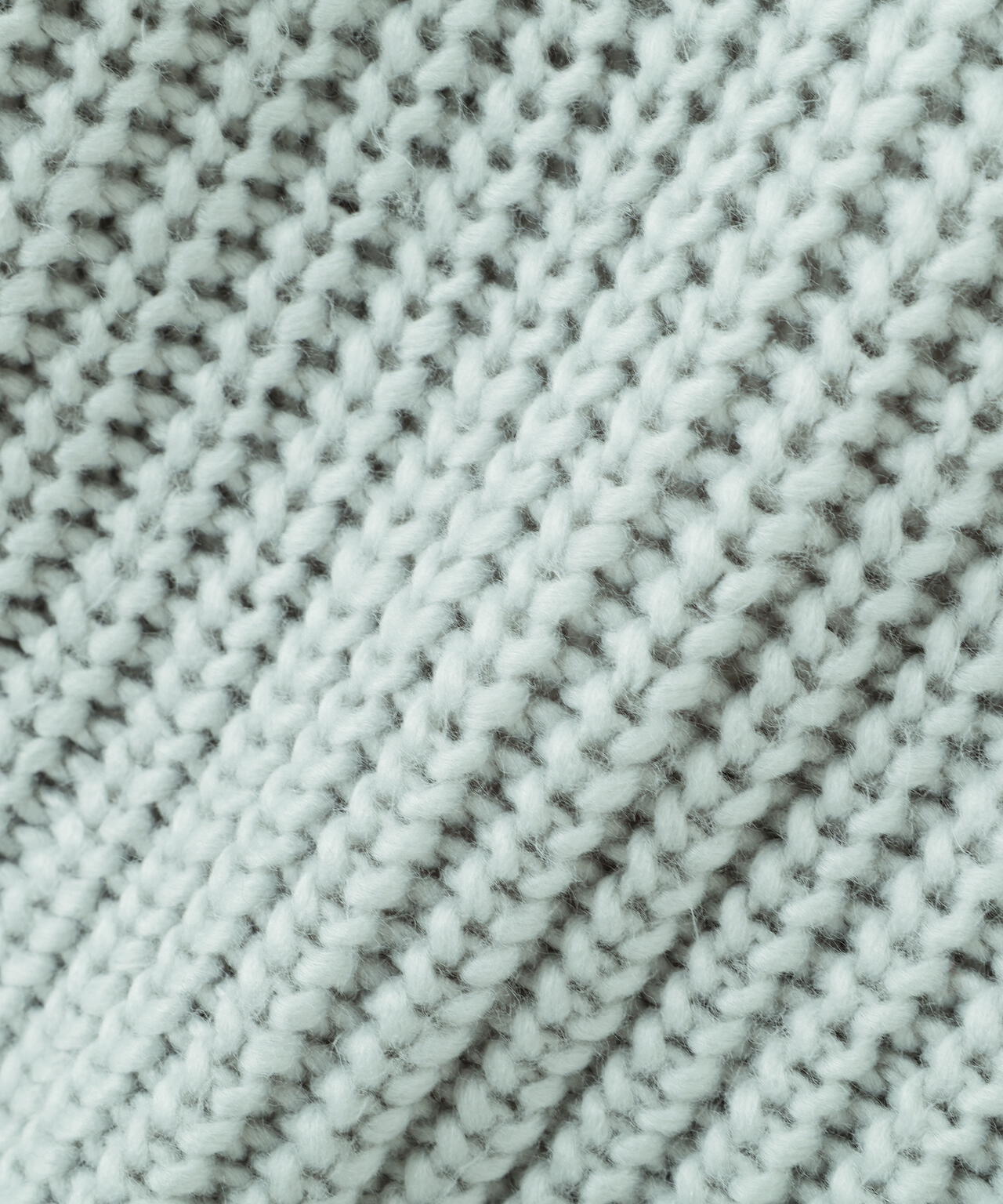 【加藤栞さん着用】ビジュー付畔ニット