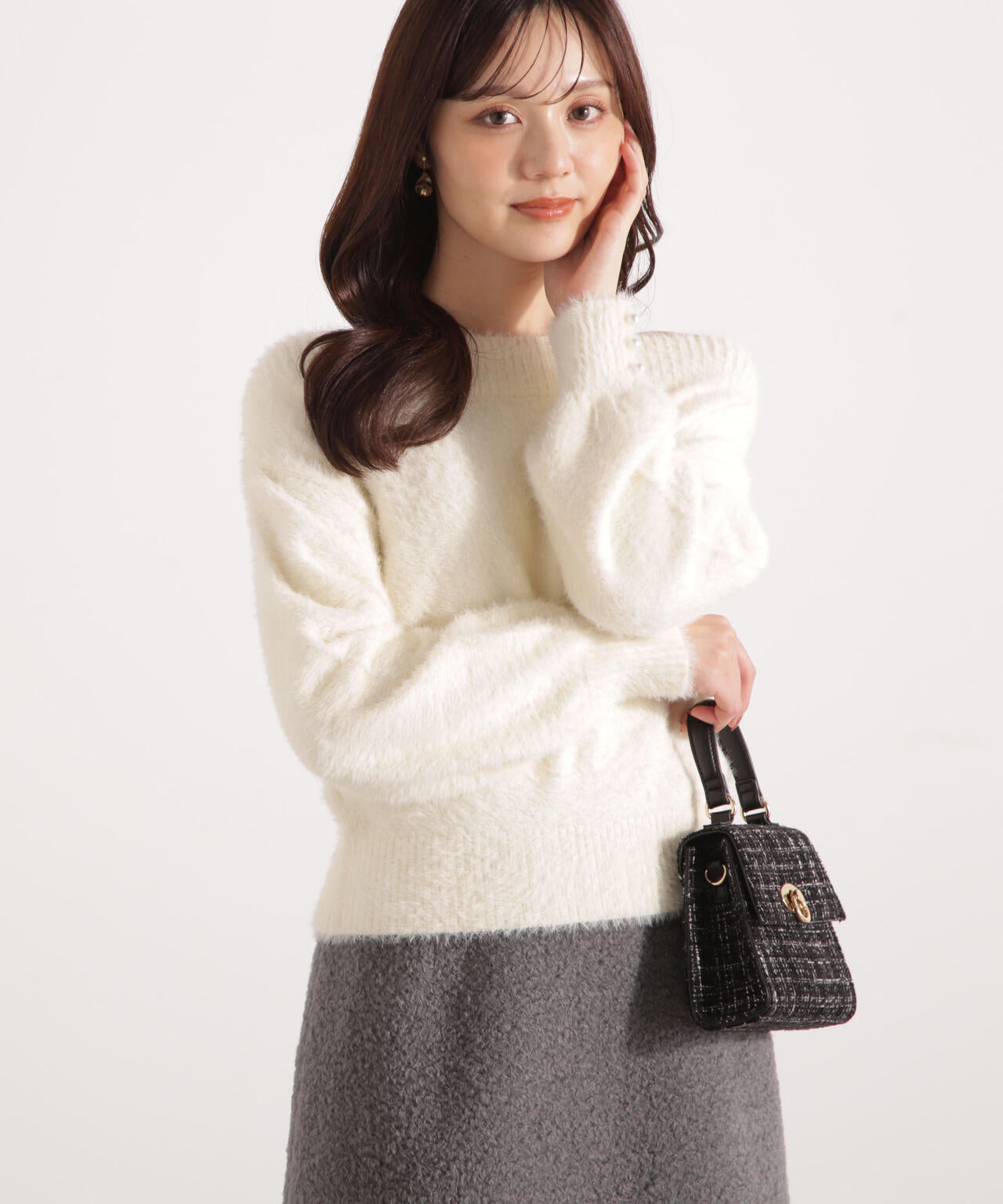 【加藤栞さん着用】ミニシャギーオフショルニット【ネイビー:WEB・一部店舗限定】