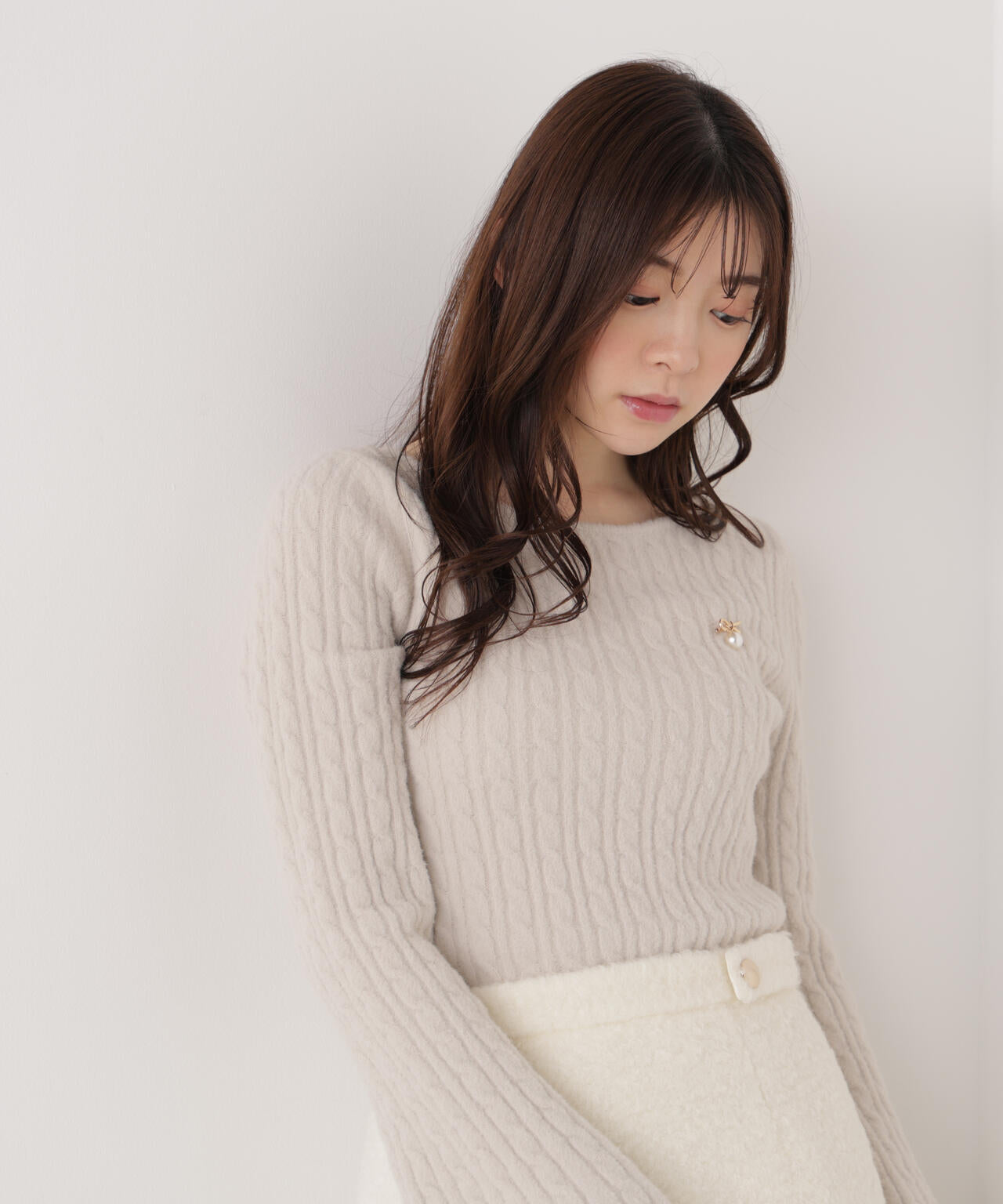 チャーム付きミニケーブルニット