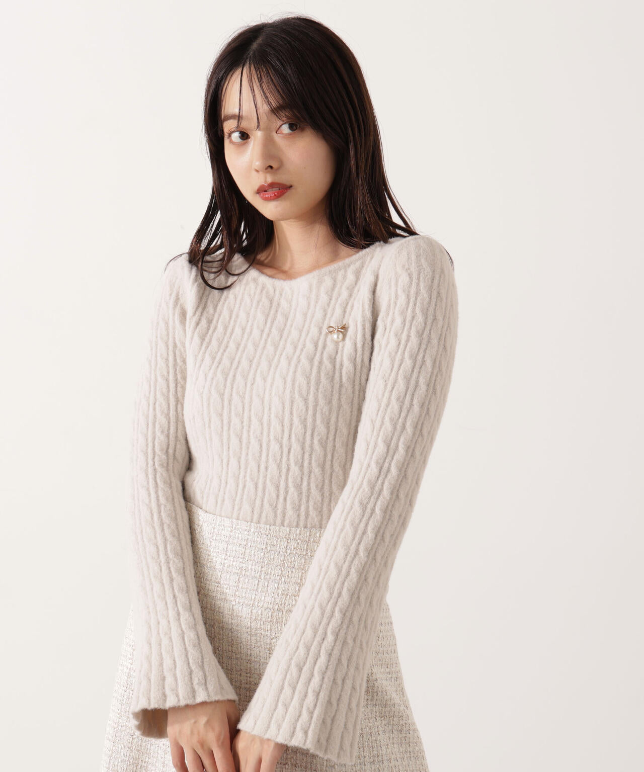 チャーム付きミニケーブルニット