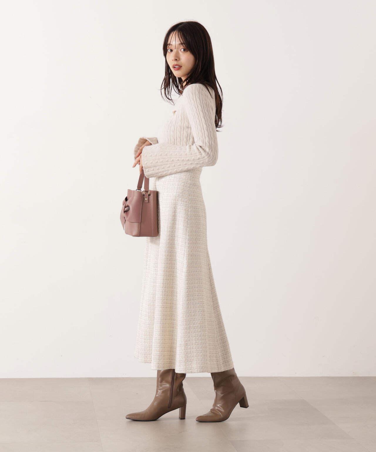 チャーム付きミニケーブルニット