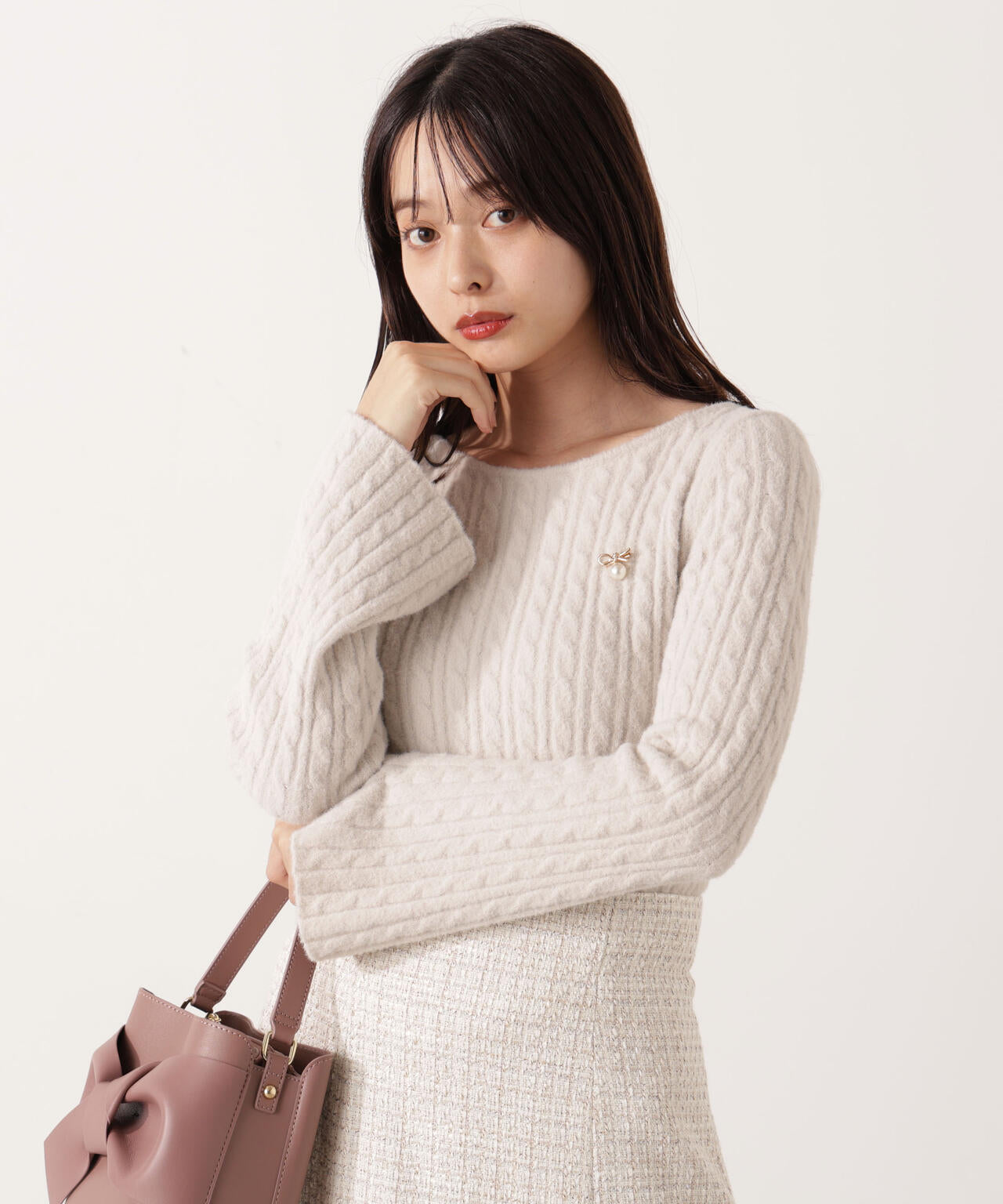 チャーム付きミニケーブルニット