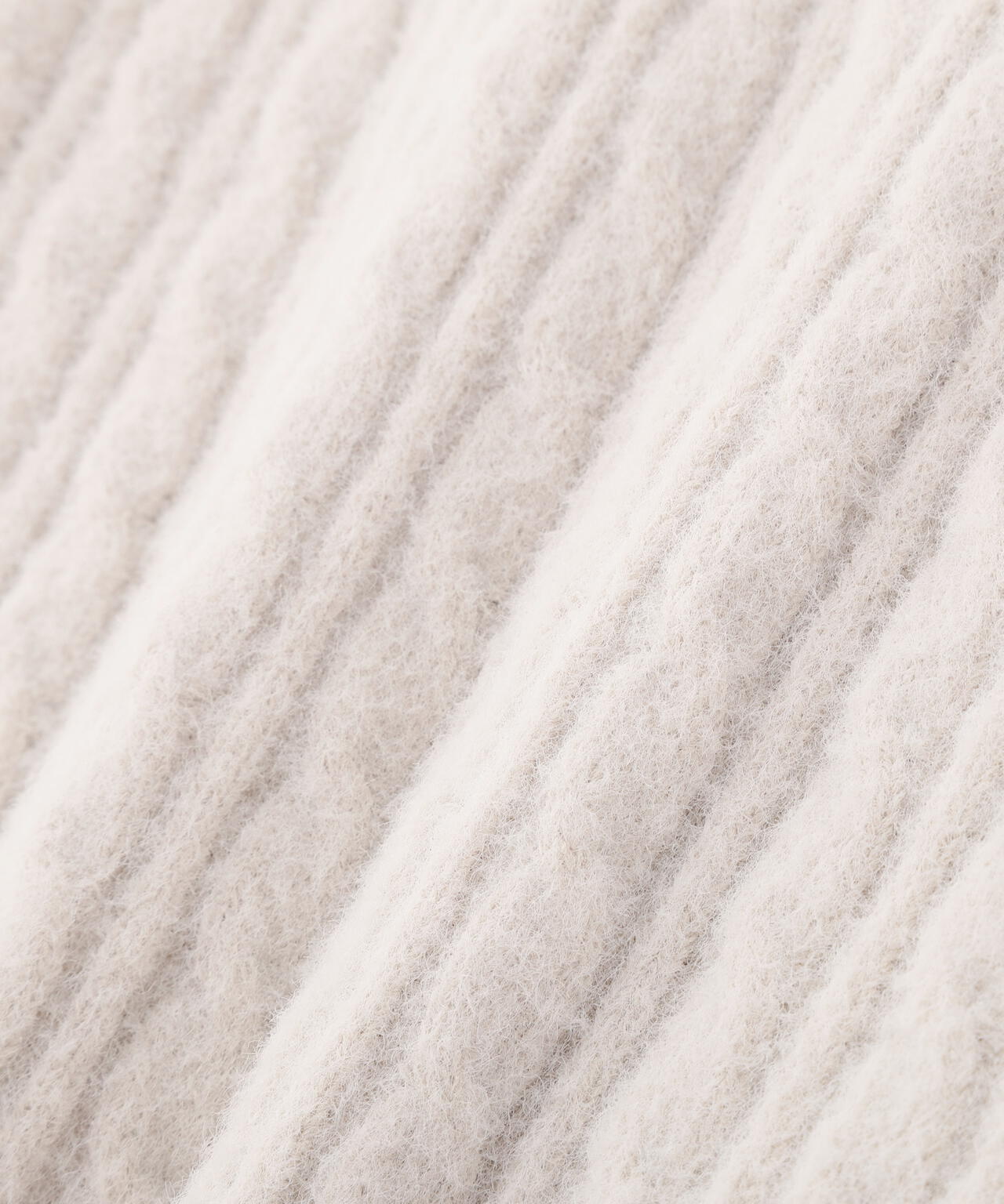 チャーム付きミニケーブルニット