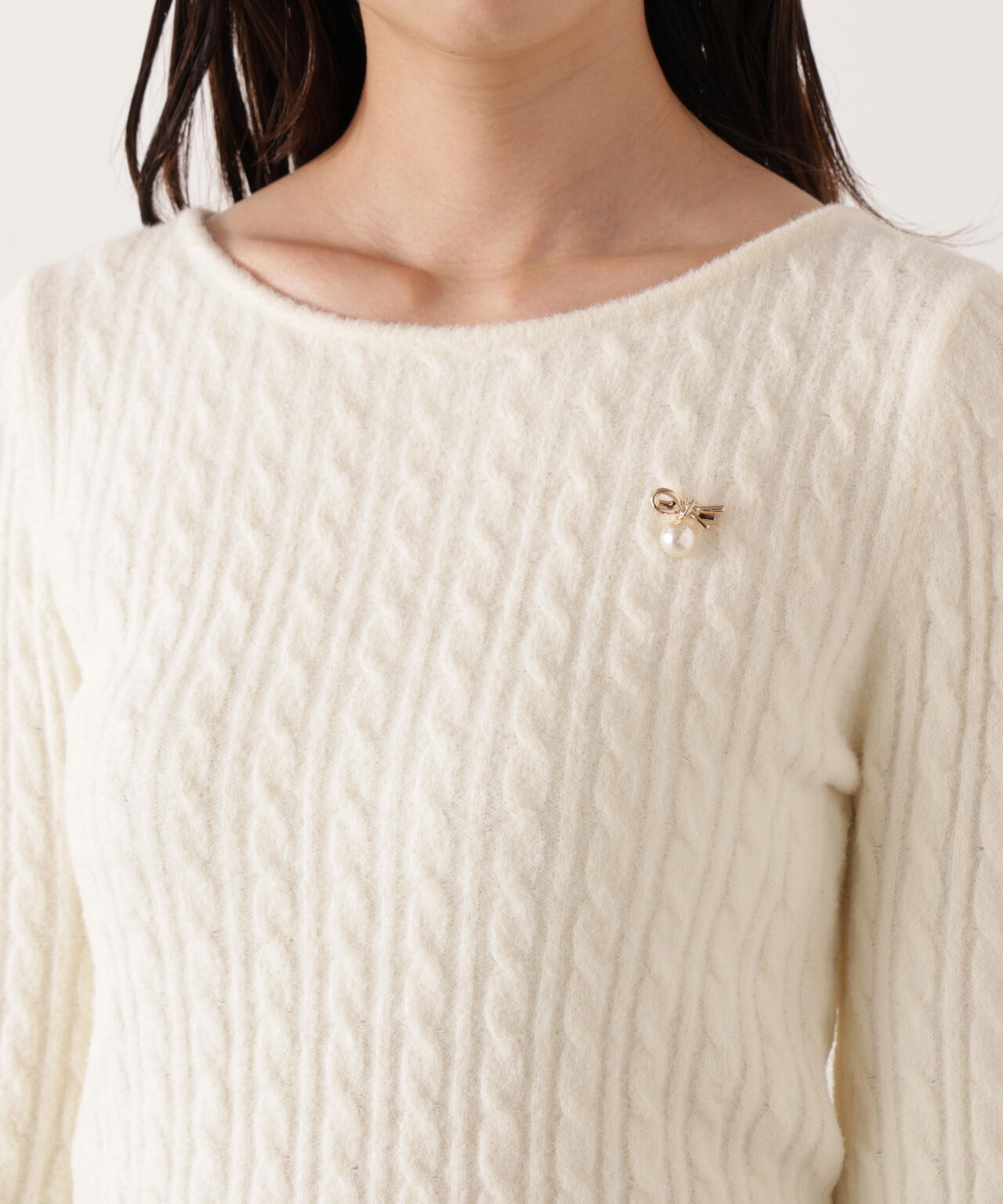 チャーム付きミニケーブルニット