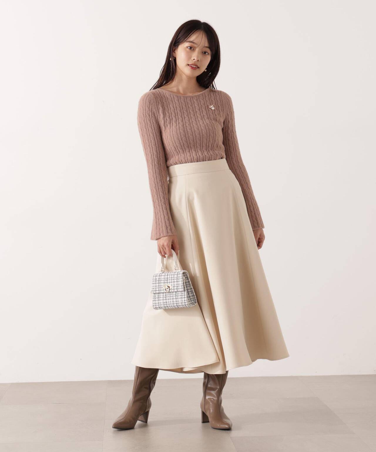 チャーム付きミニケーブルニット