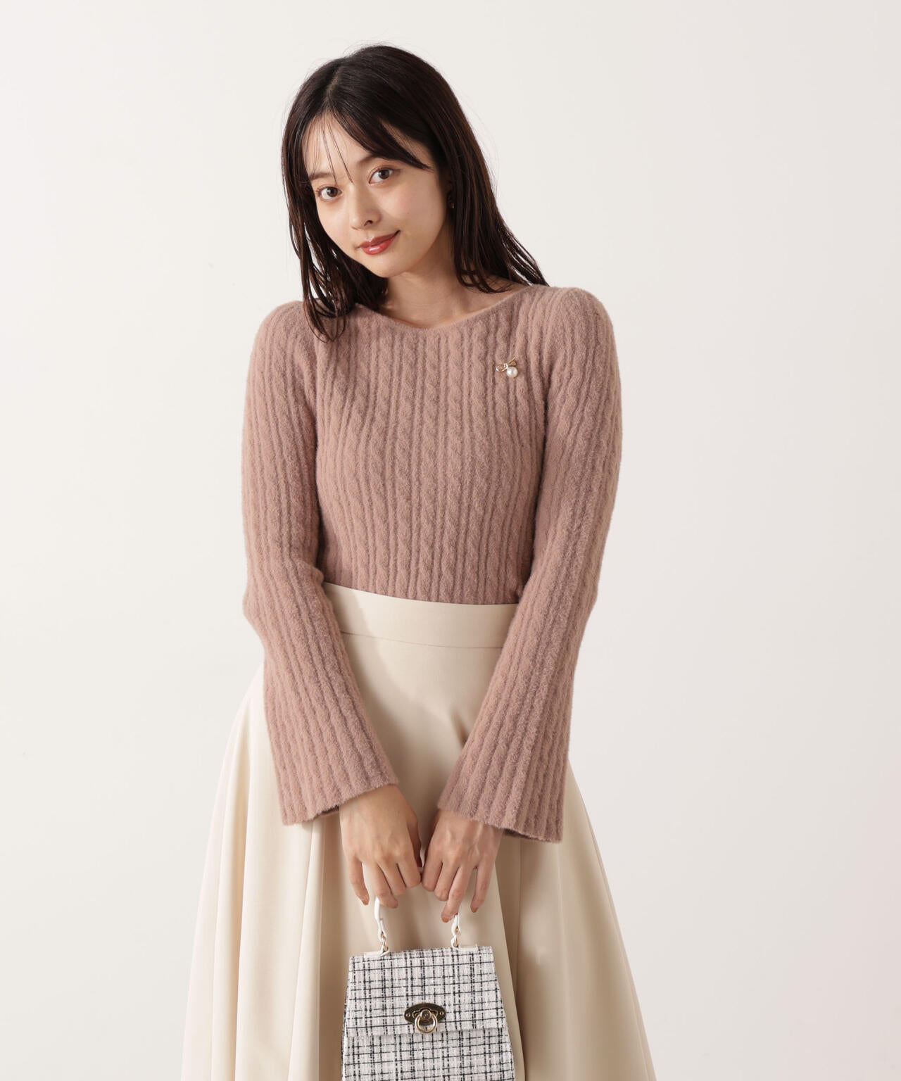 チャーム付きミニケーブルニット