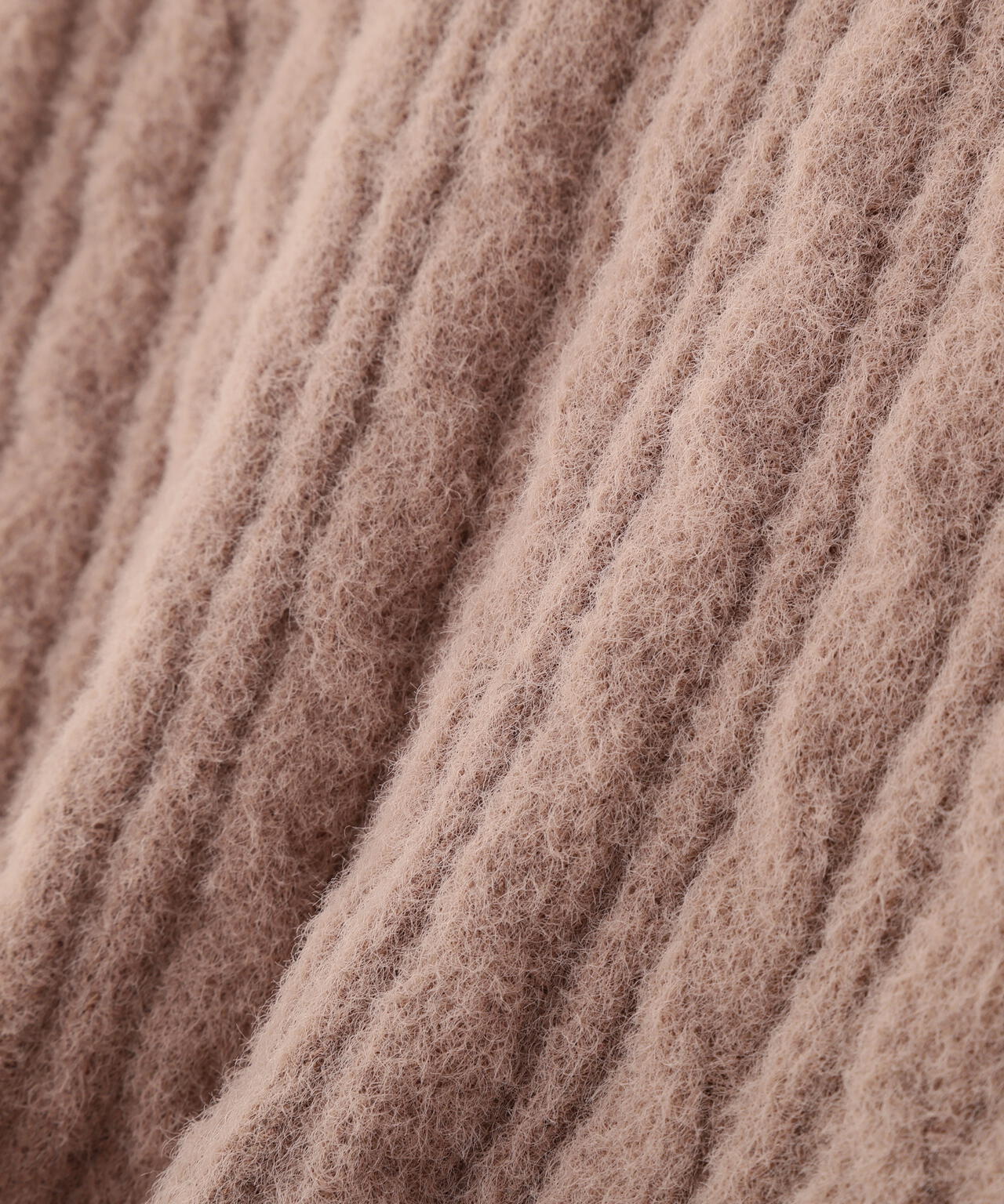 チャーム付きミニケーブルニット