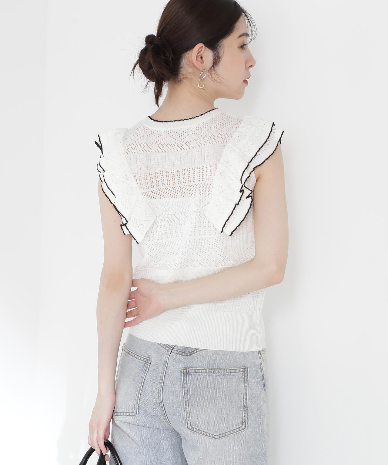 透かし柄フリルニット