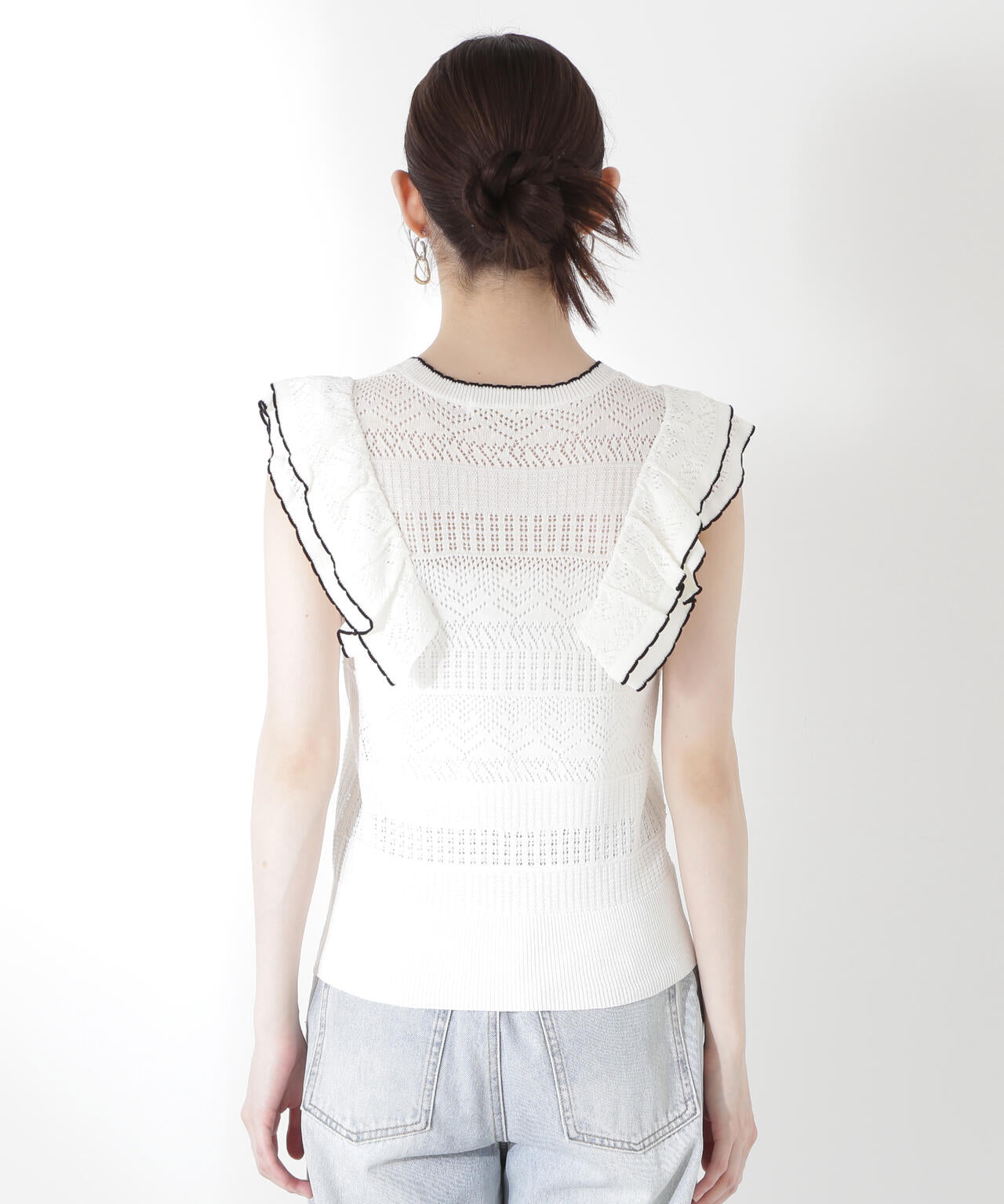 透かし柄フリルニット