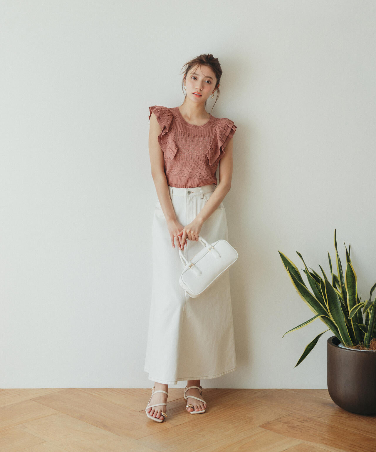 透かし柄フリルニット