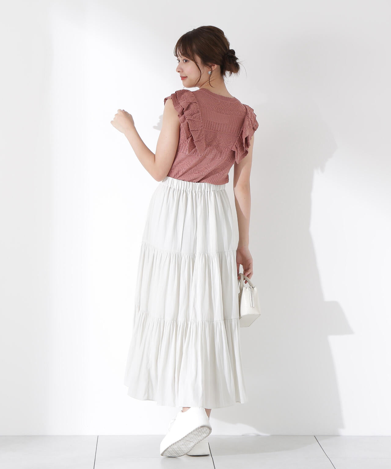 透かし柄フリルニット