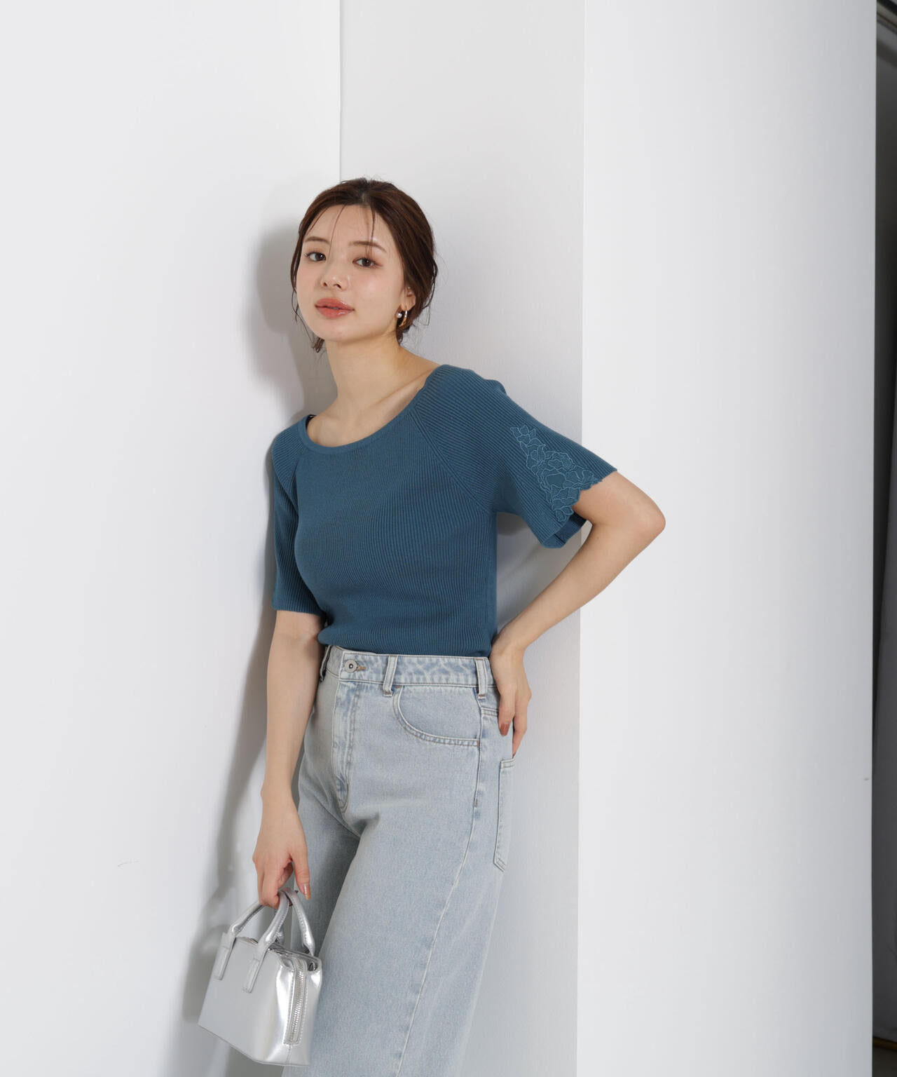 エンブロイダリースリーブニット