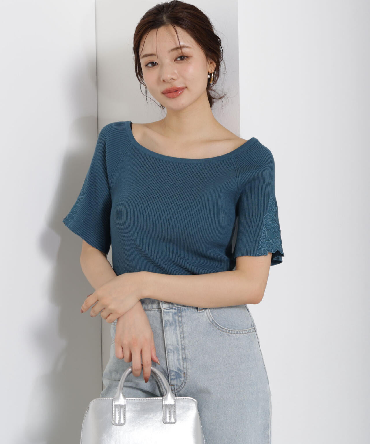 エンブロイダリースリーブニット