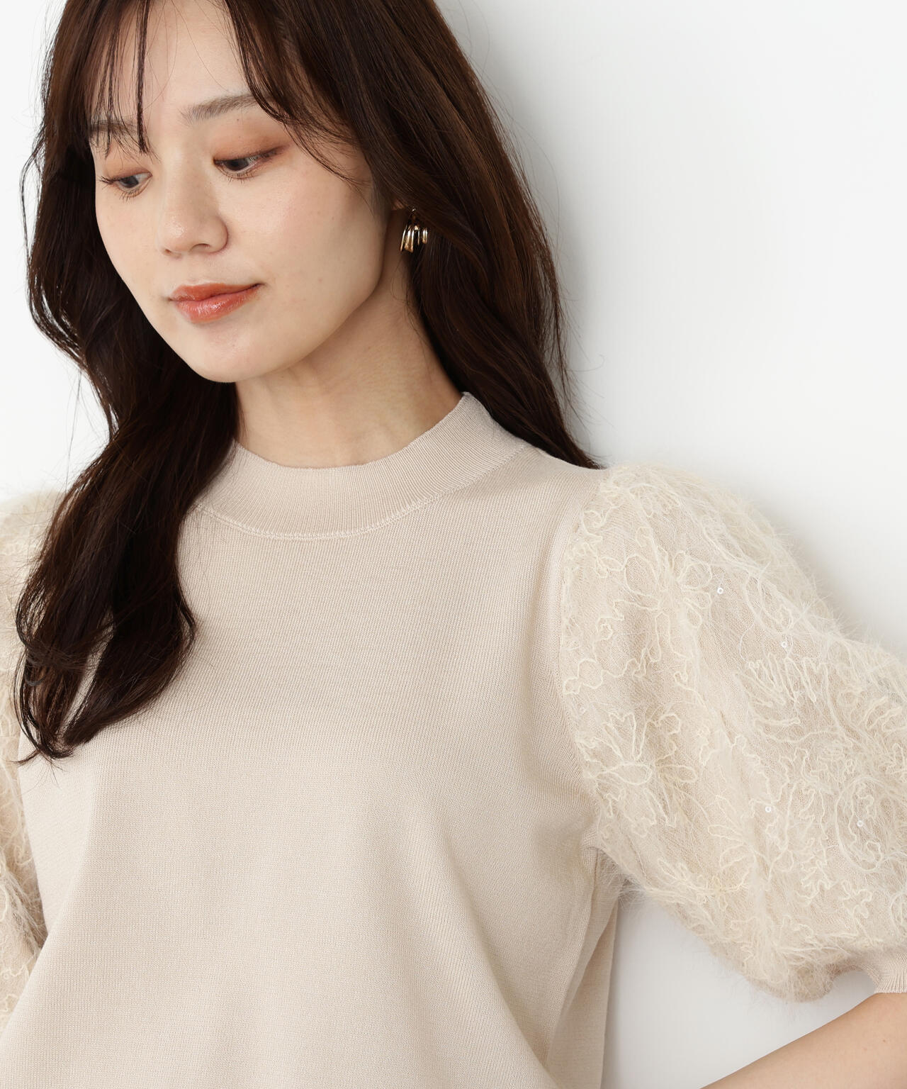 レースドッキングスリーブニット【ベージュ:official site限定】