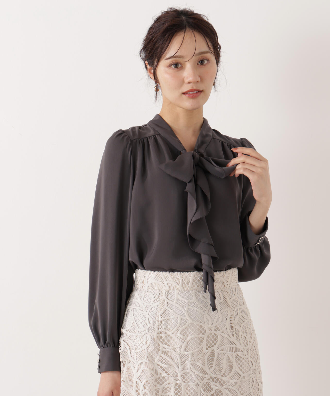 <ウォッシャブル>ラッフルリボンブラウス