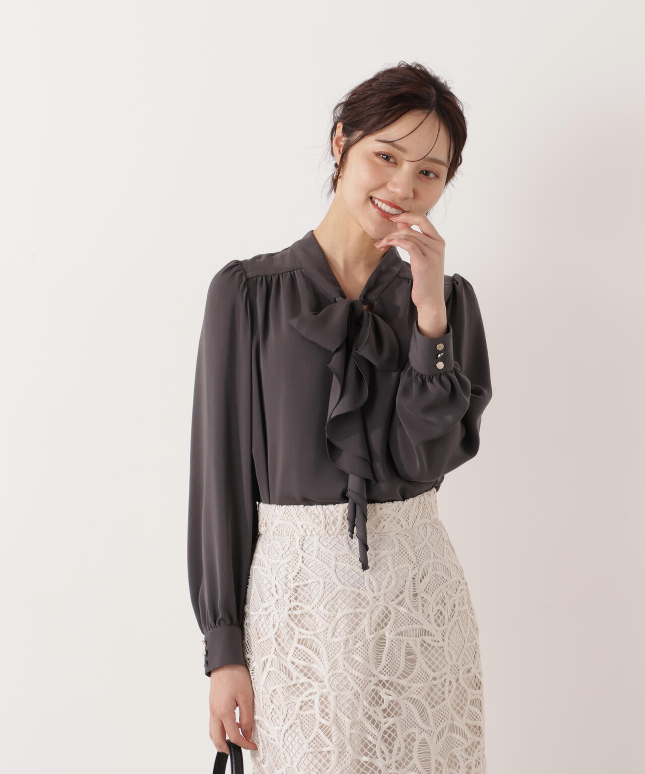 <ウォッシャブル>ラッフルリボンブラウス