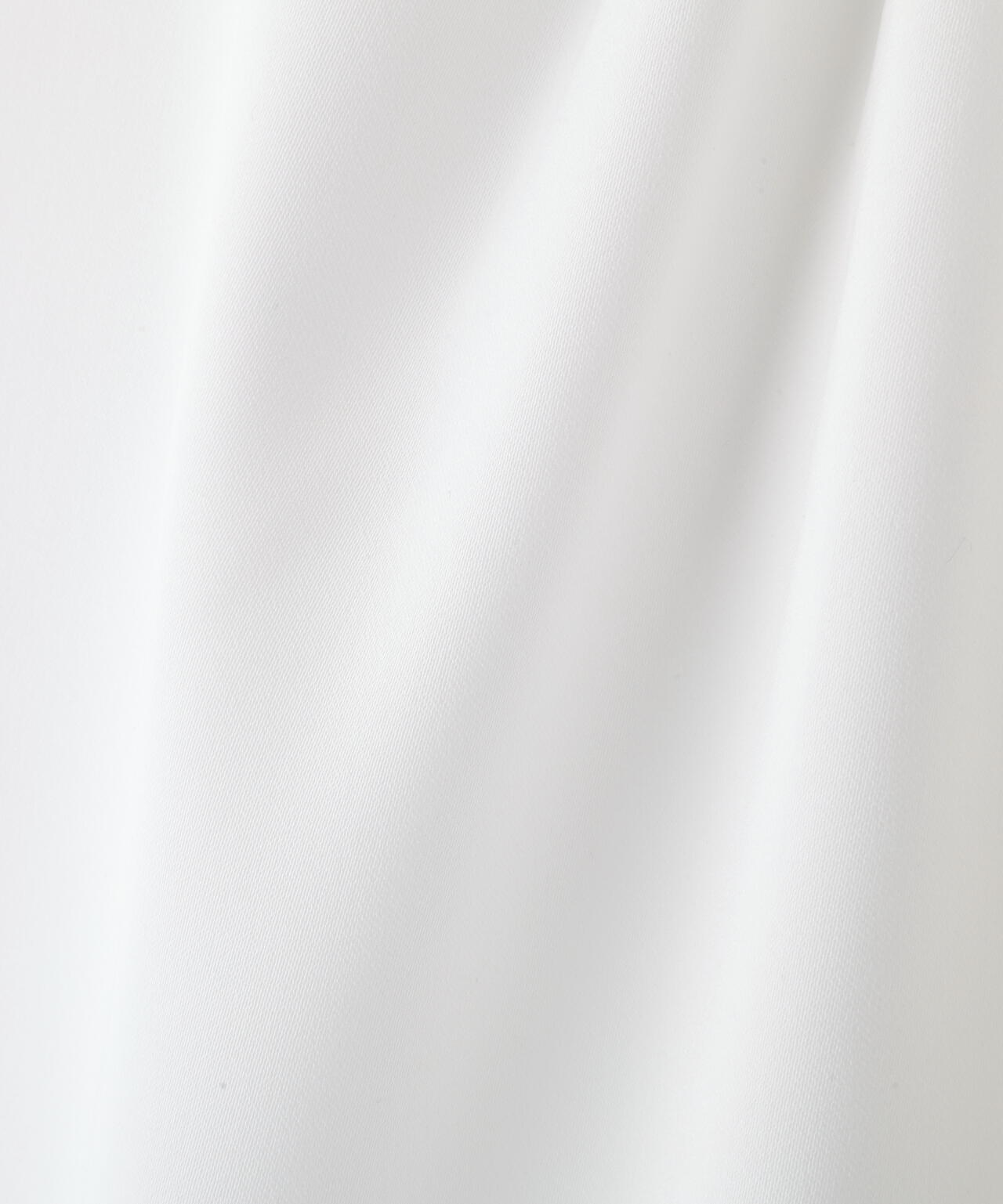 パール付きニュアンスネックブラウス