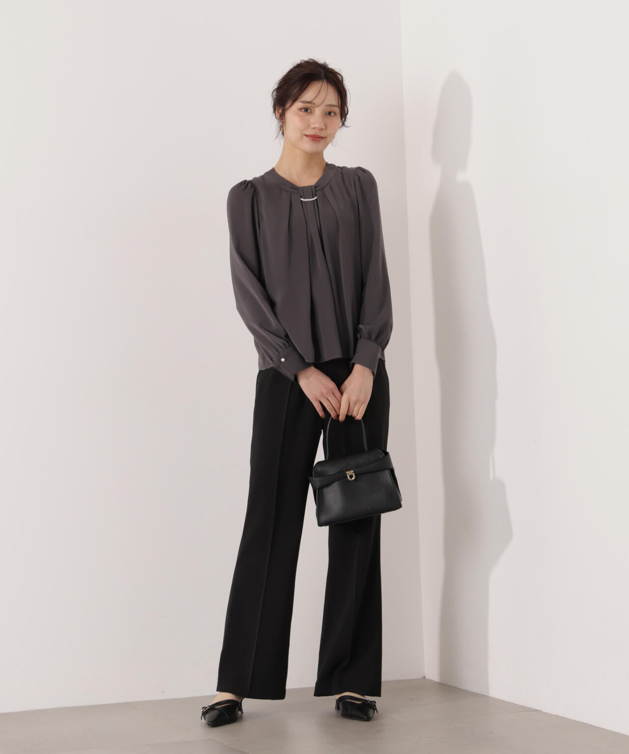 パール付きベーシックブラウス