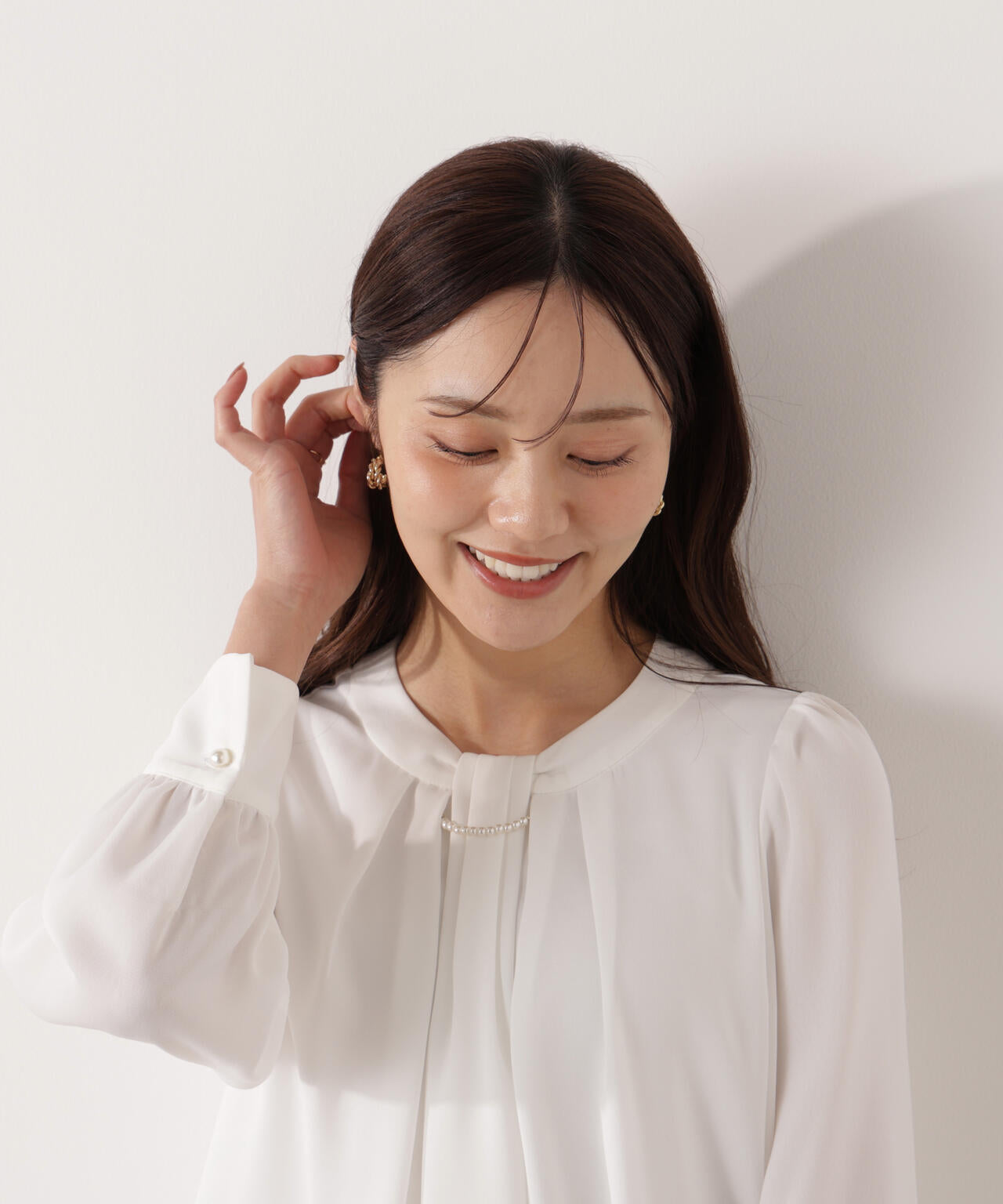 パール付きベーシックブラウス