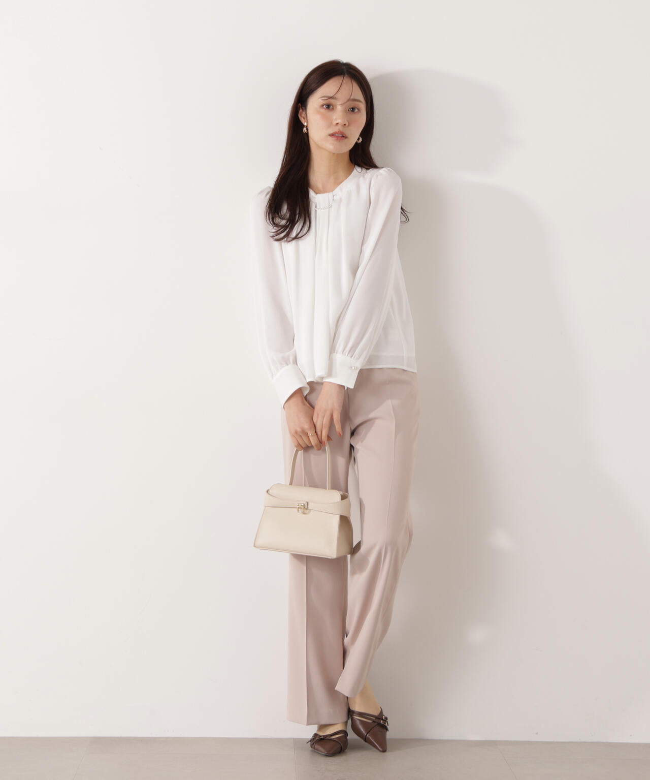 パール付きベーシックブラウス