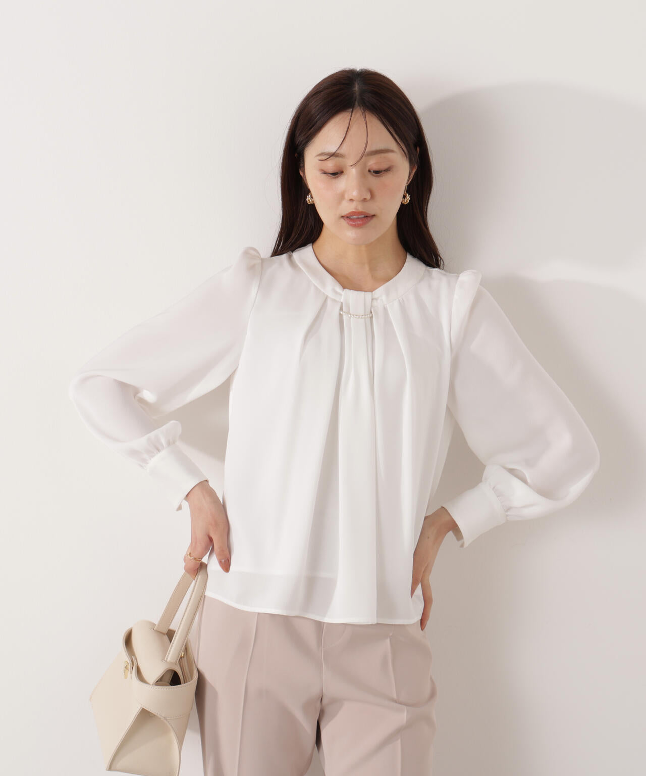 パール付きベーシックブラウス