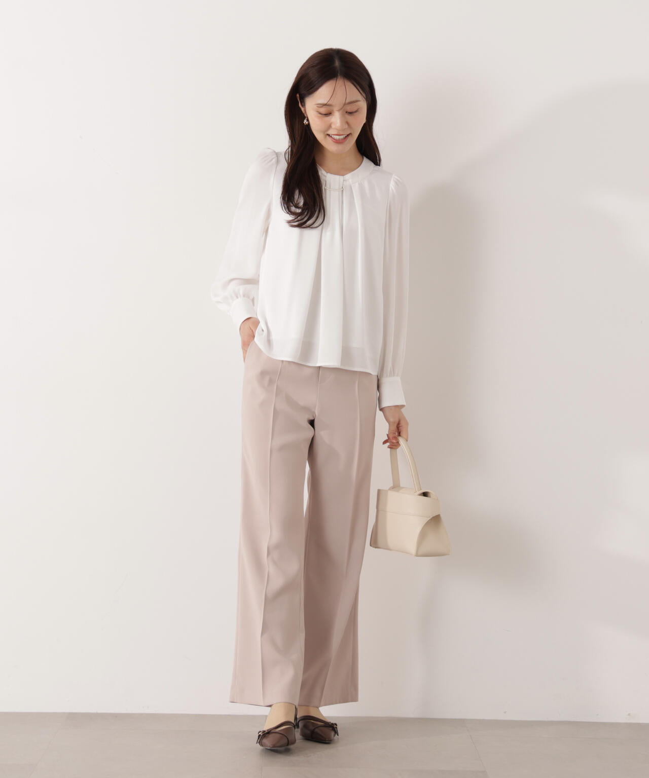 パール付きベーシックブラウス