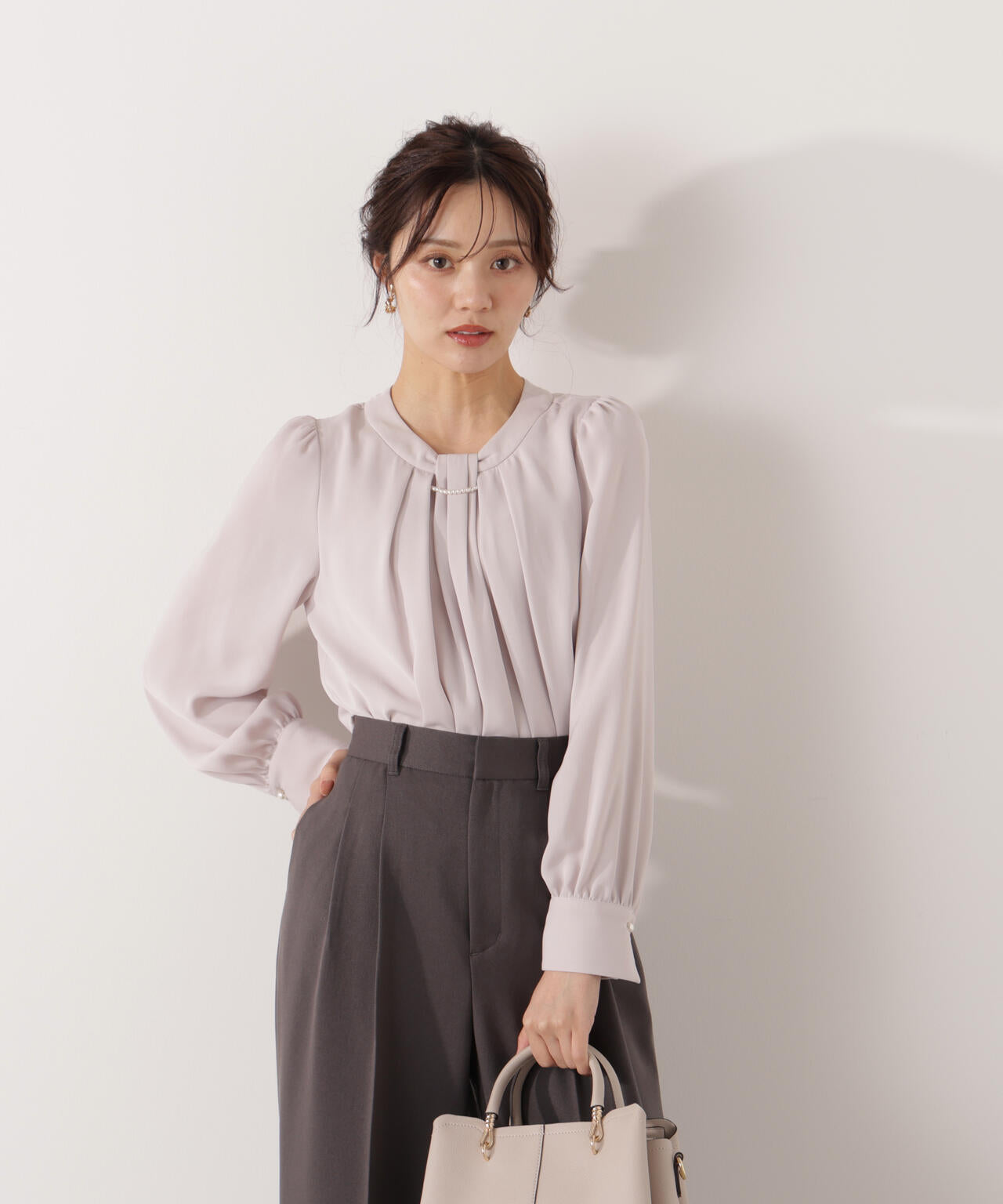 パール付きベーシックブラウス