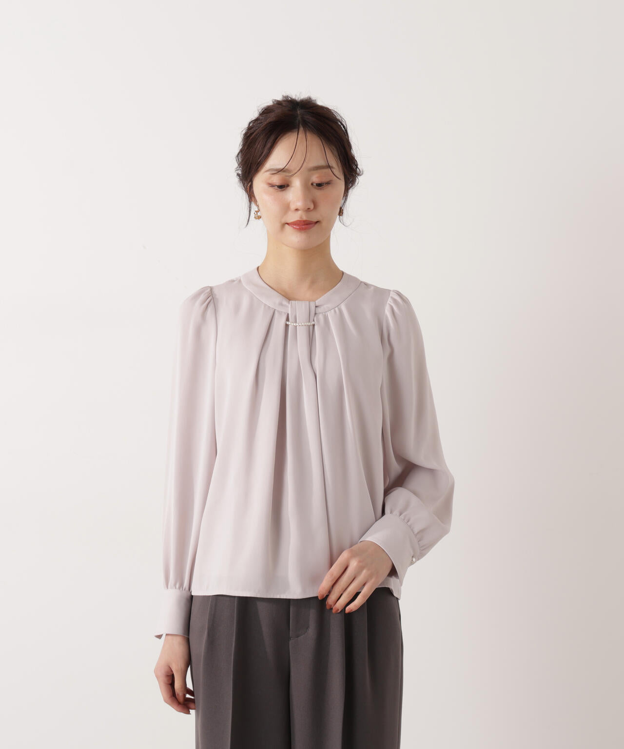 パール付きベーシックブラウス