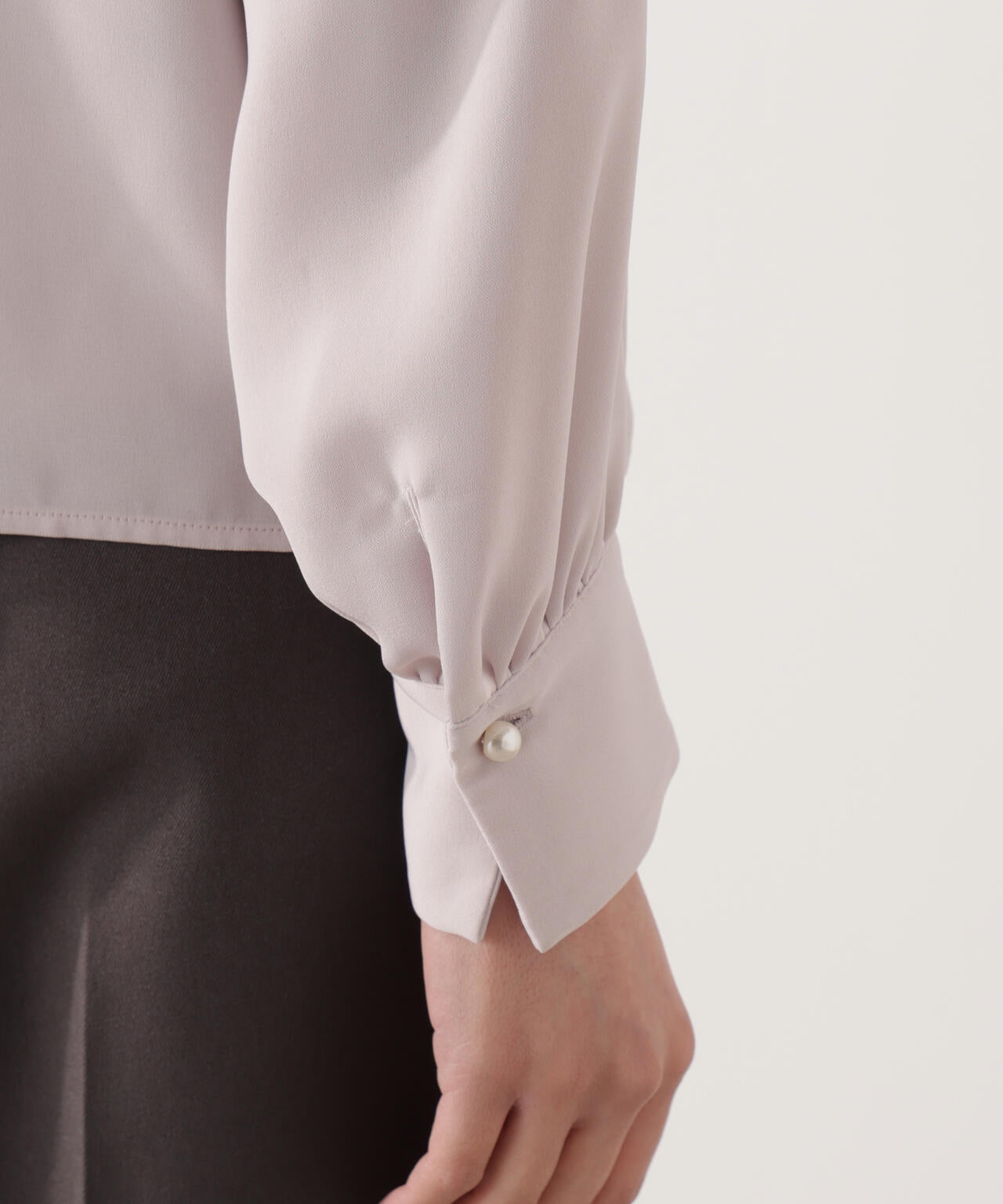 パール付きベーシックブラウス