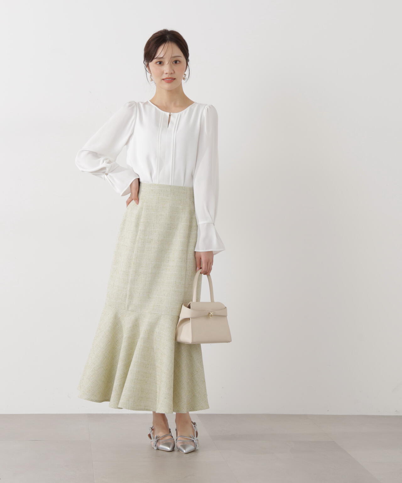 ピンタックブラウス