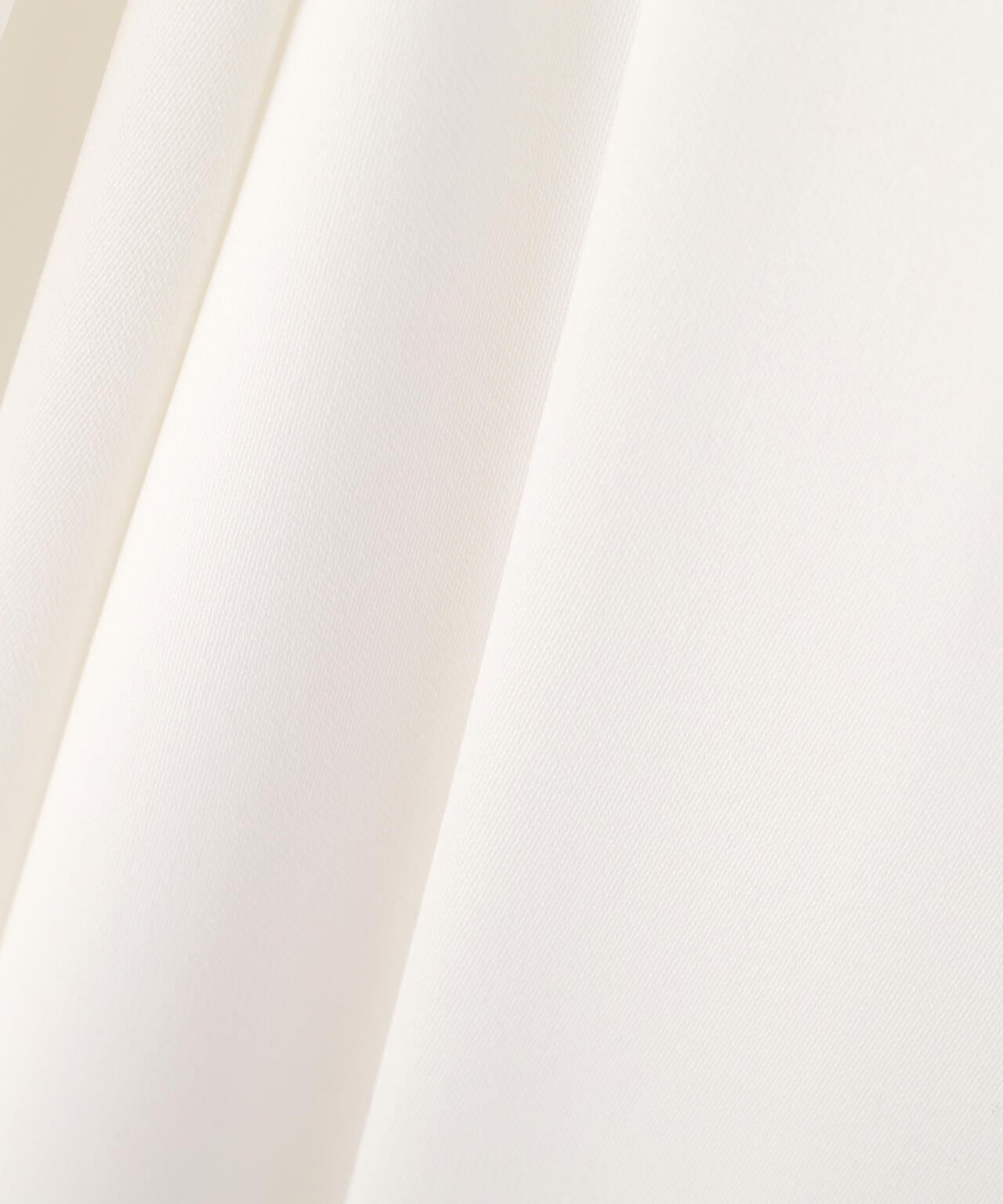 ピンタックブラウス