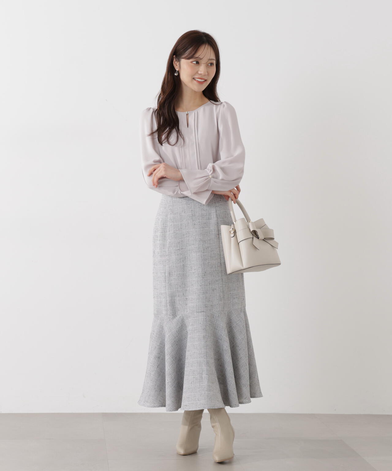 ピンタックブラウス